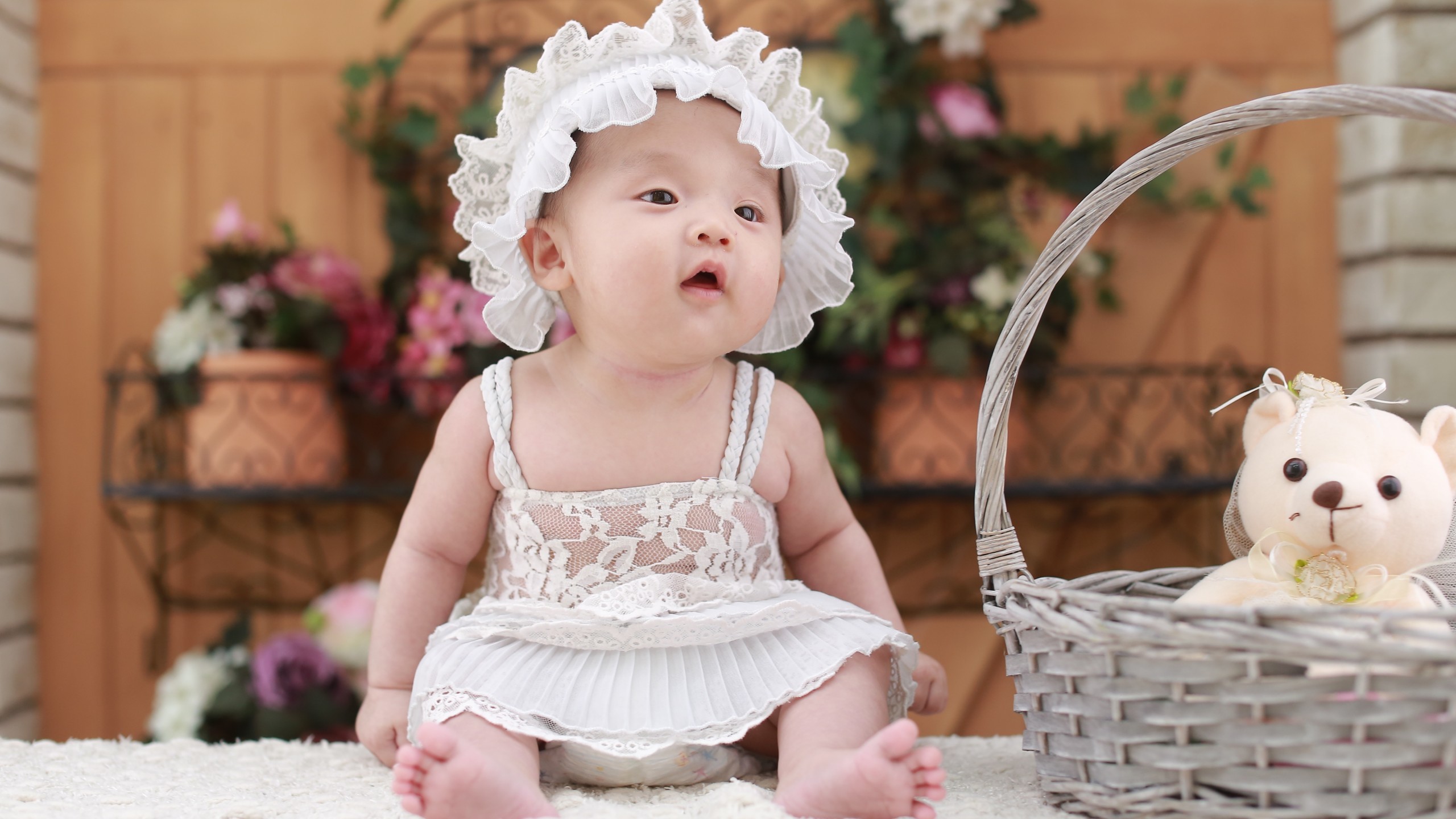 Cute / Cute baby girl Wallpaper