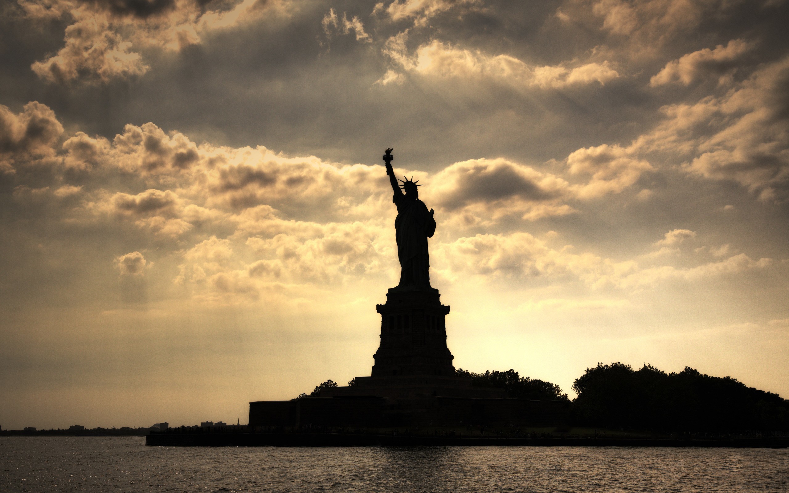 Colossal Statue Of Liberty Wallpaper – Travel HD Wallpapers