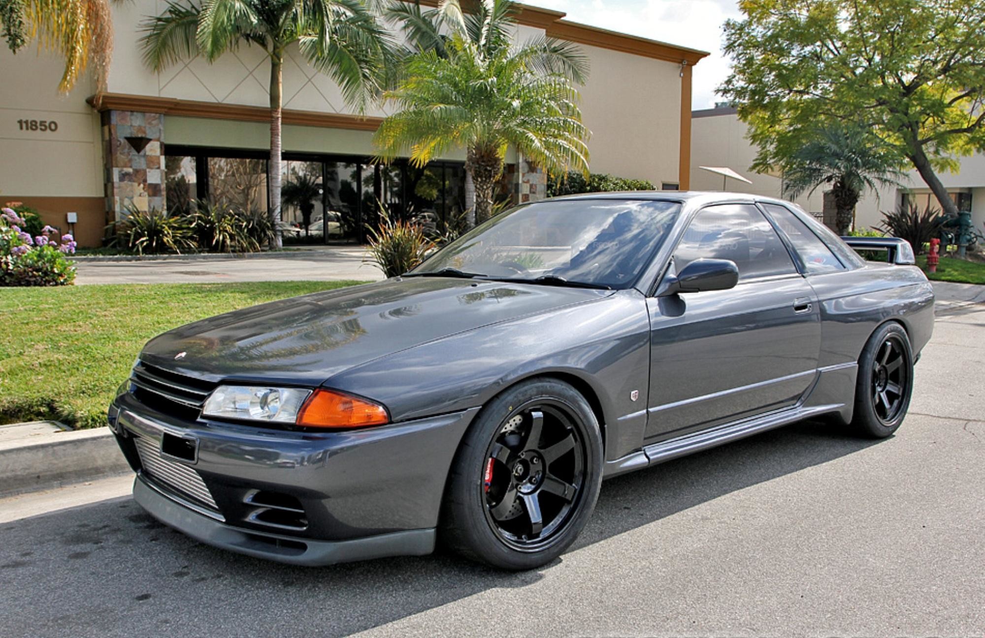 Another one of the top 3 cars I want to have. Nissan Skyline GT-R.