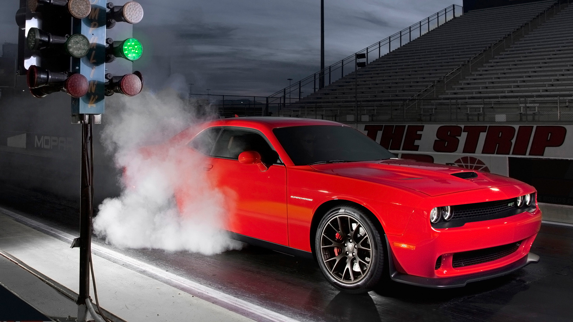 2015 Dodge Challenger SRT Burnout Wallpaper | HD Car Wallpapers