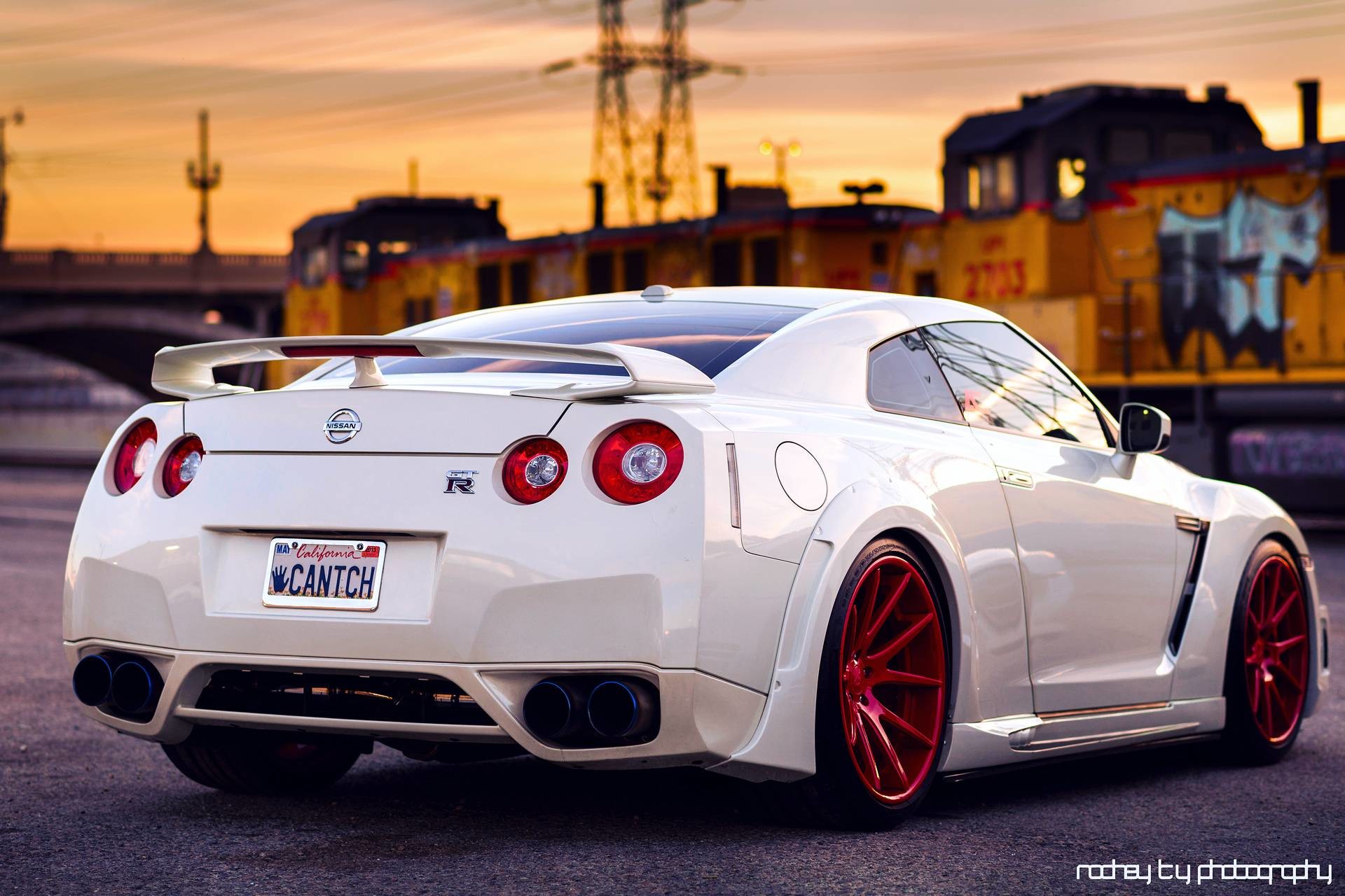 Wallpapers nissan, gt-r, white, back, red, wheels, sky