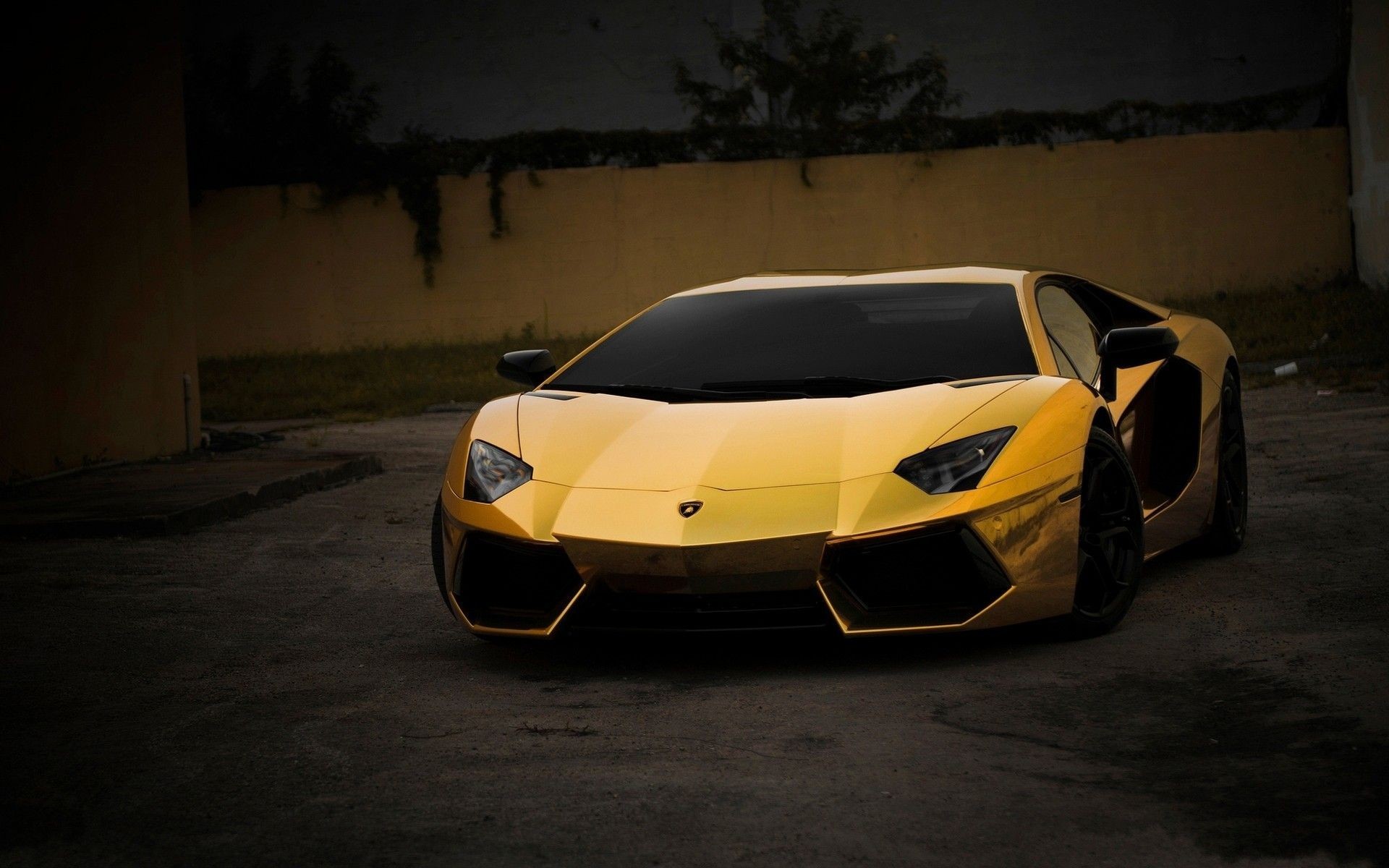 Hình nền Lamborghini vàng - Tuyệt vời hơn cả những gì bạn tưởng tượng. Hình nền Lamborghini vàng độc đáo và lộng lẫy đang chờ đón bạn khám phá. Hãy tải xuống ngay ngay hôm nay để cảm nhận trọn vẹn sức hút của siêu xe vàng.