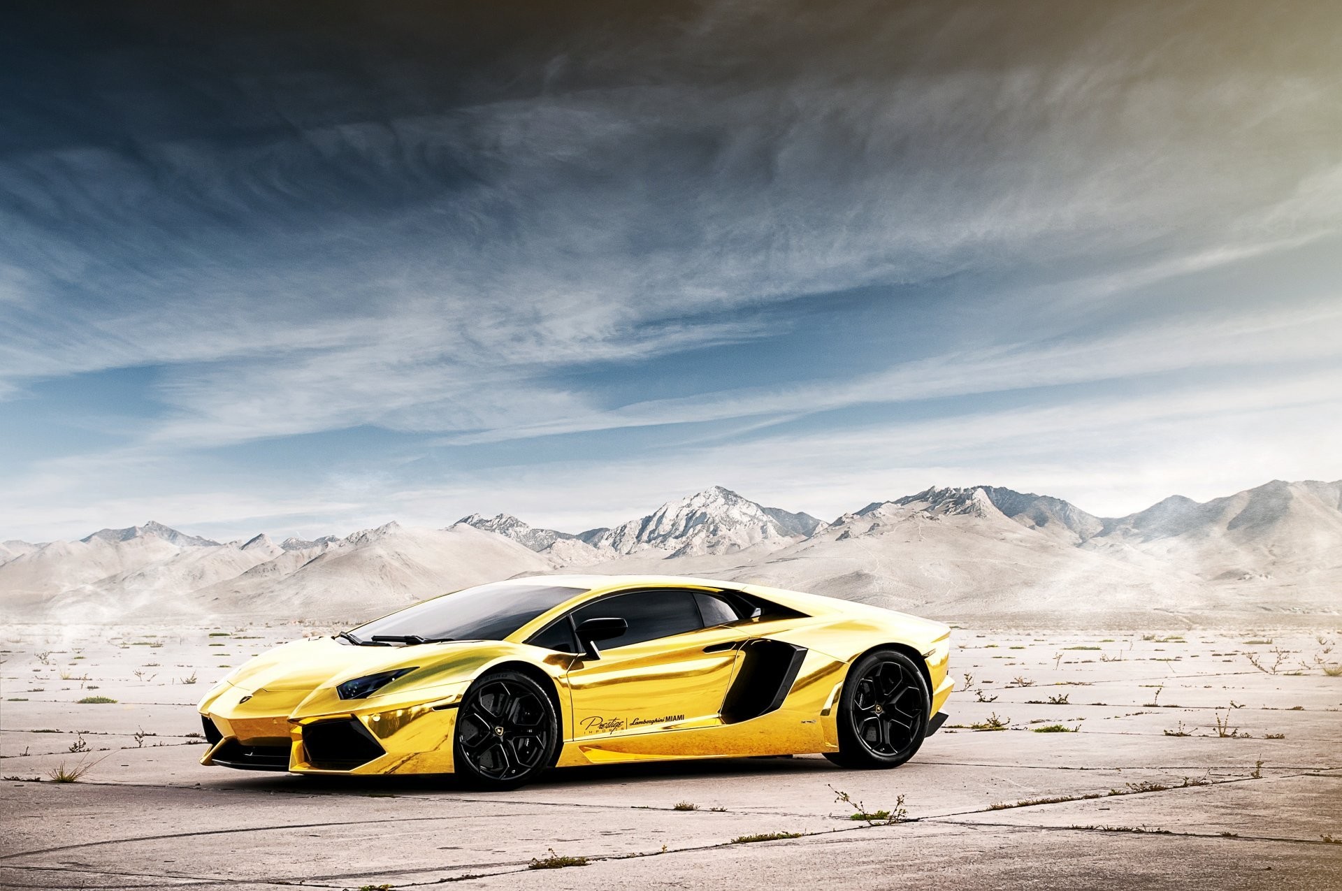 75 Gold Lamborghini