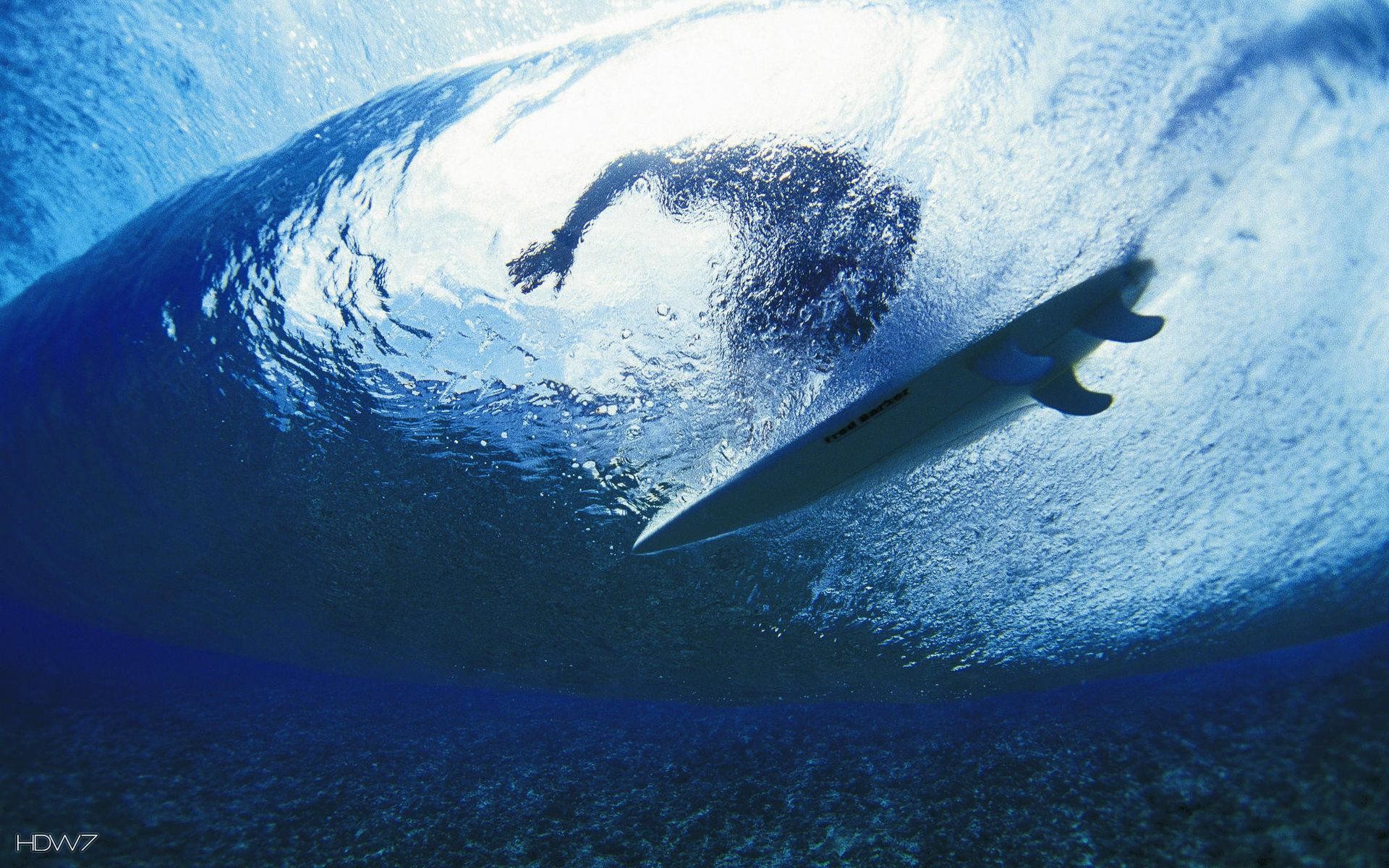 Surf-underwater-wallpaper