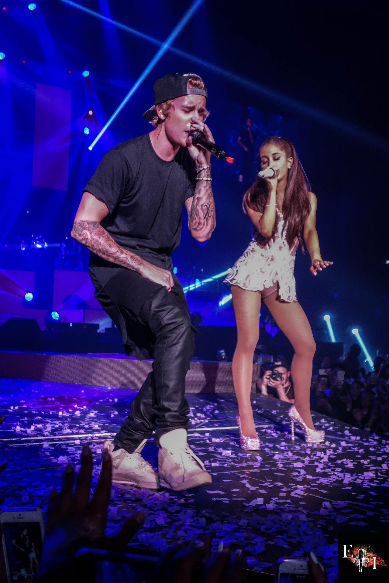 Ariana Grande Performing with Justin Bieber 10 – Full Size