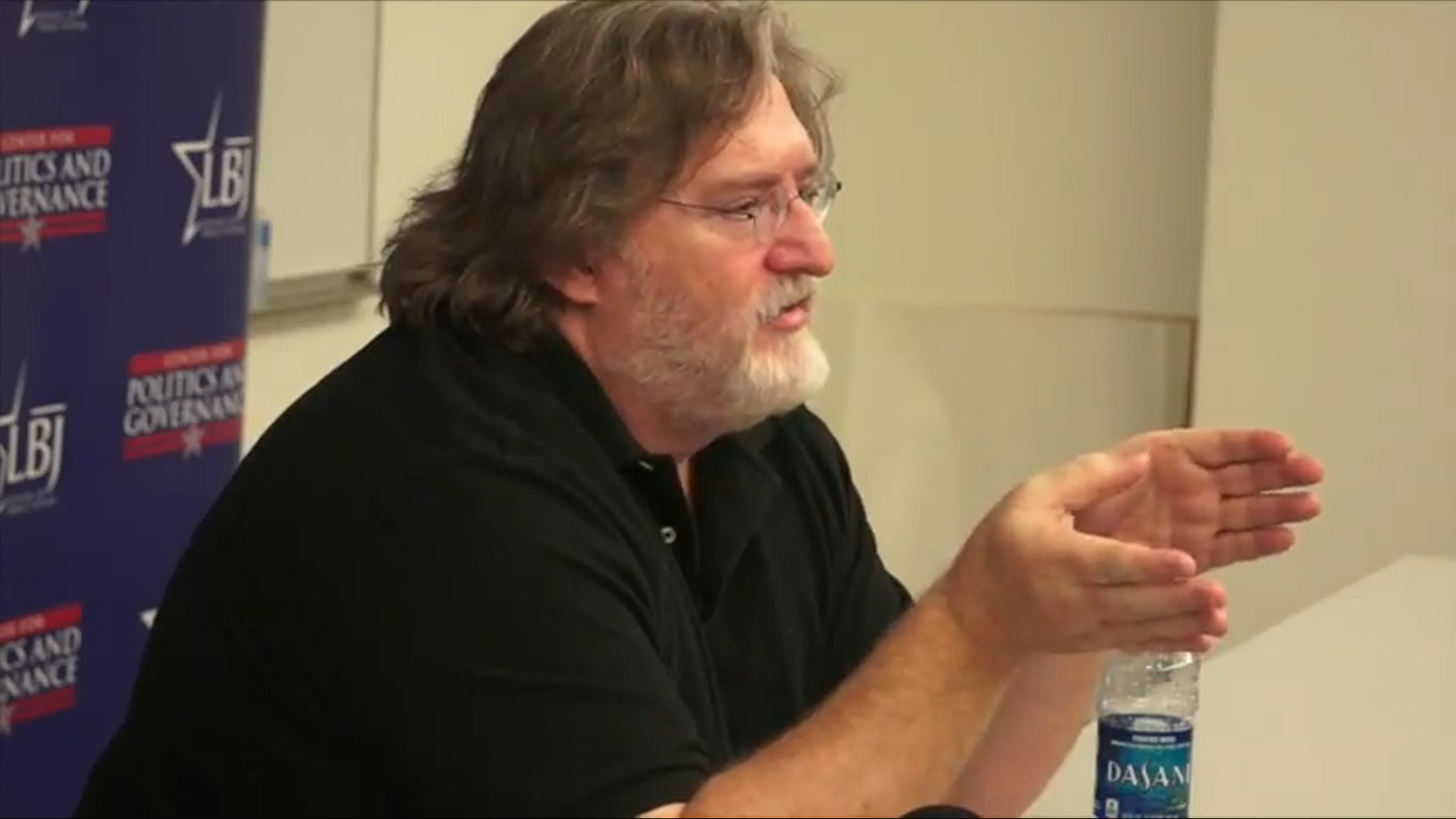 Gabe Newell addresses paid Steam mods on Reddit