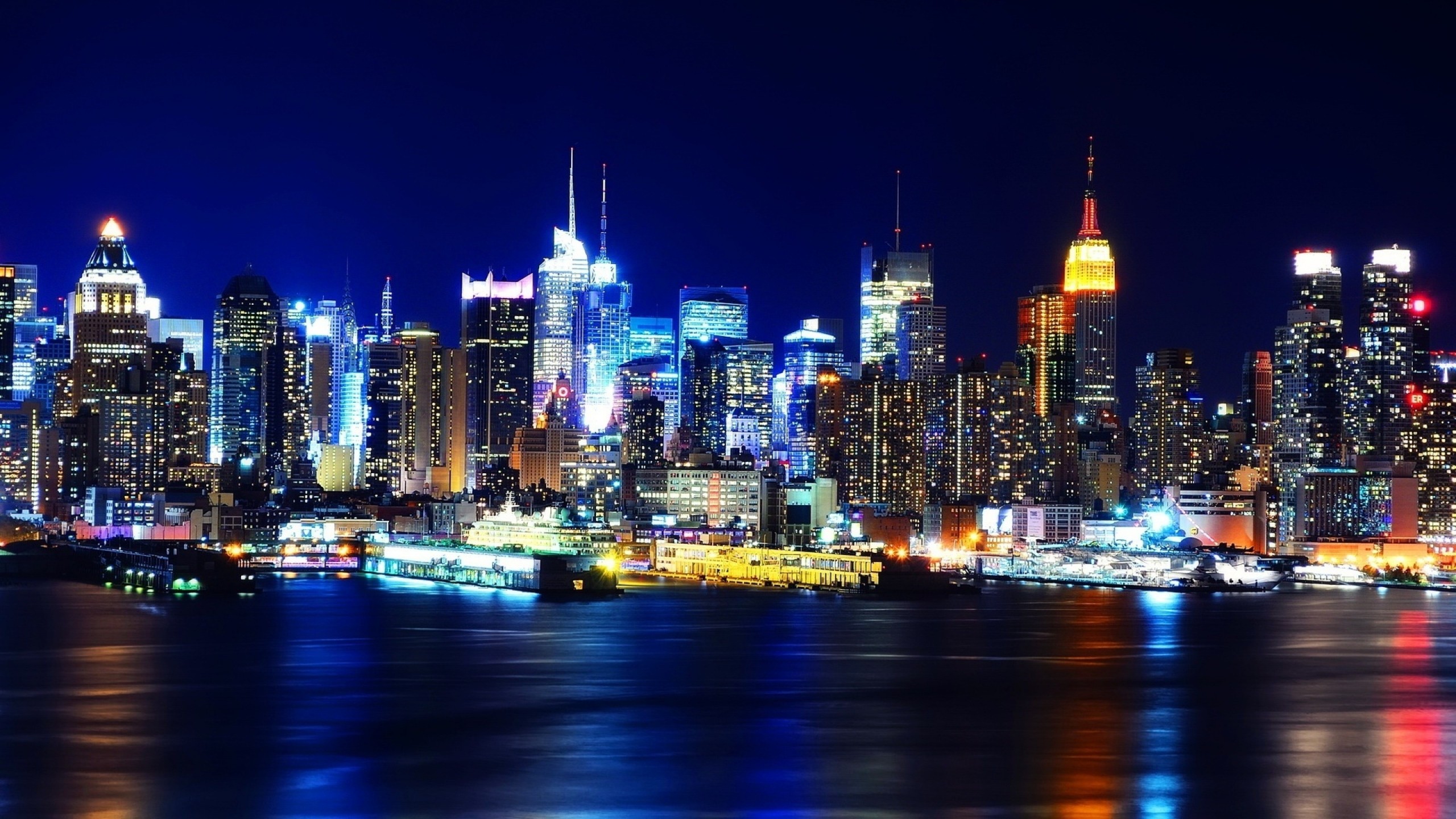 Preview wallpaper new york, night, lights, river, reflection 2560×1440