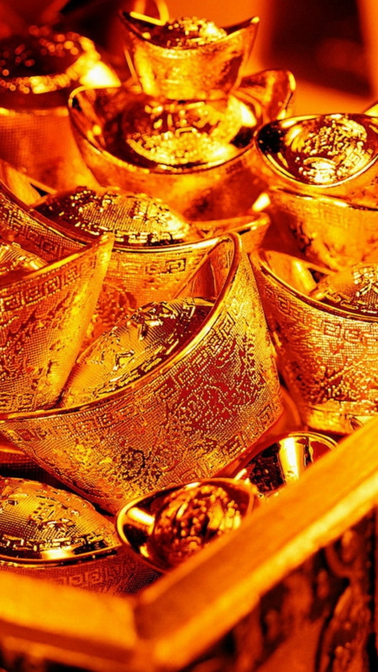 Preview wallpaper gold, chest, precious 1440×2560