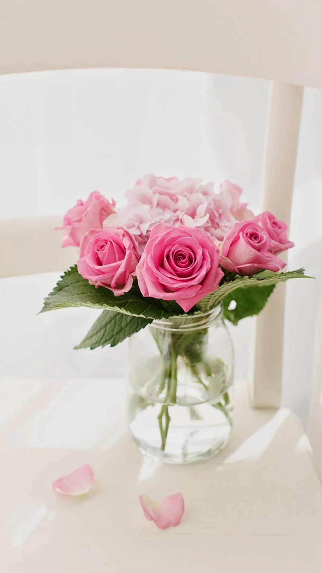 Pink Roses Bouquet Vase iPhone 8 wallpaper