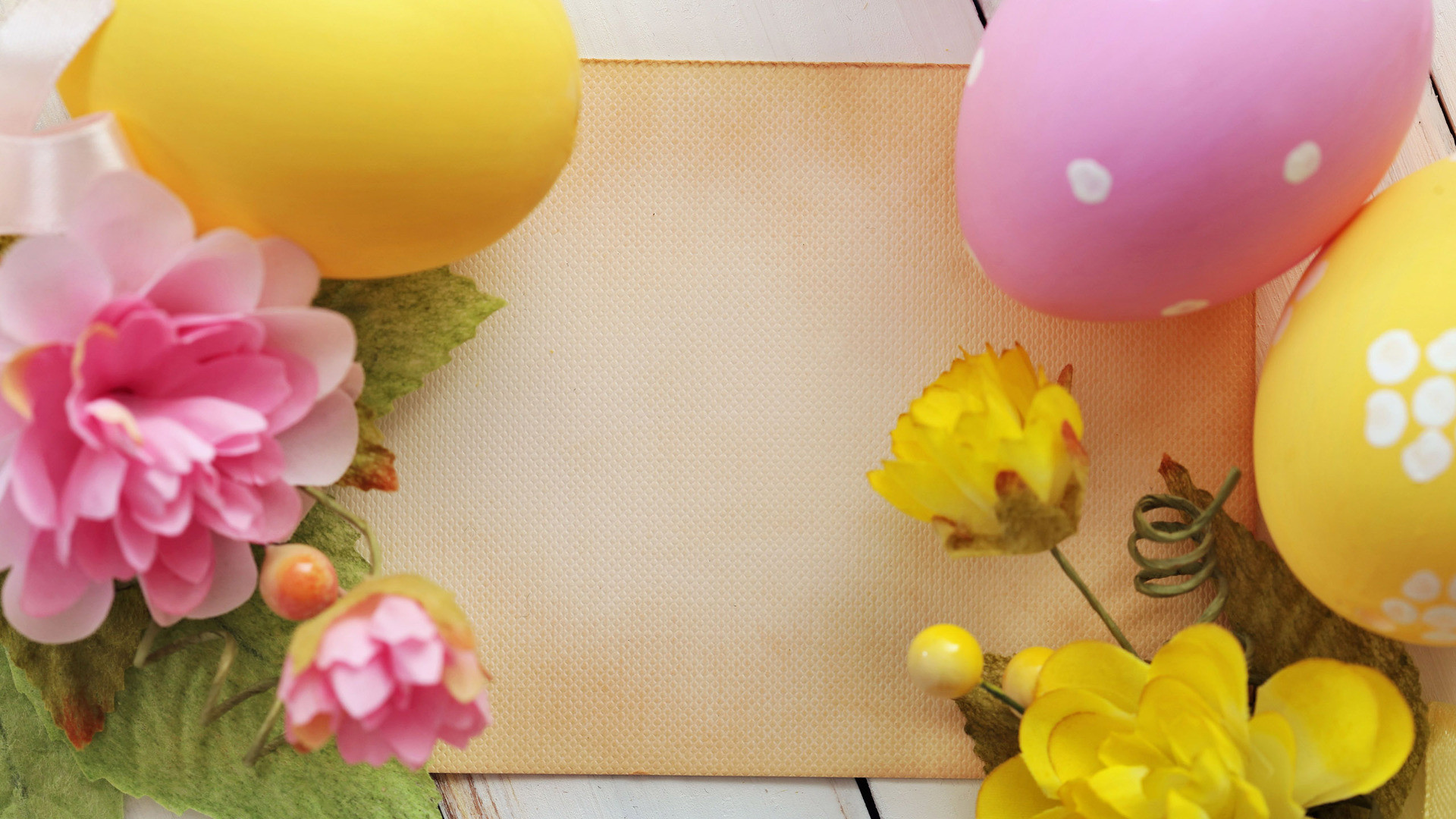Easter eggs and flowers Wallpaper