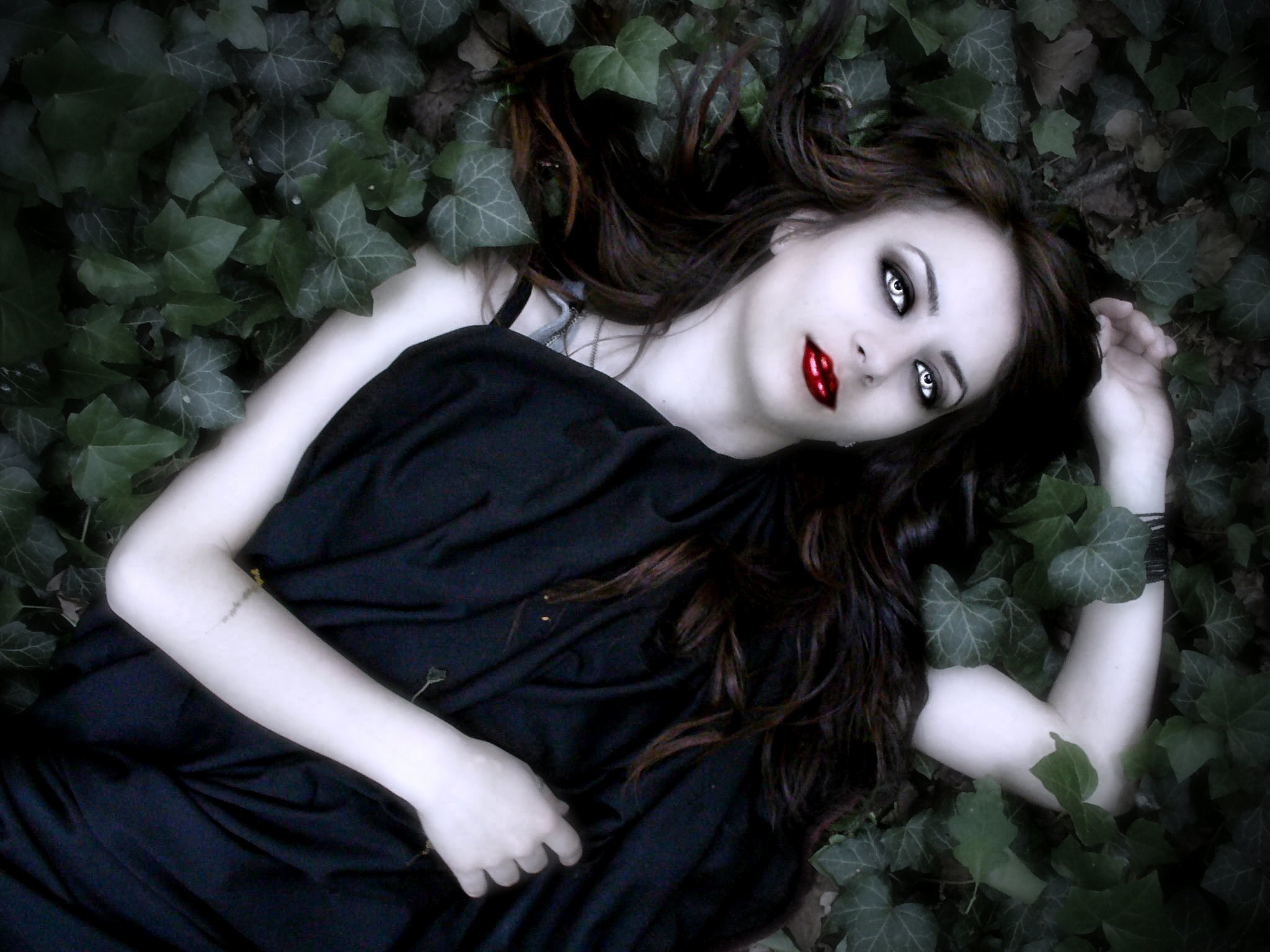 Vampire Girl lying in the leaves wallpaper from Vampire wallpapers