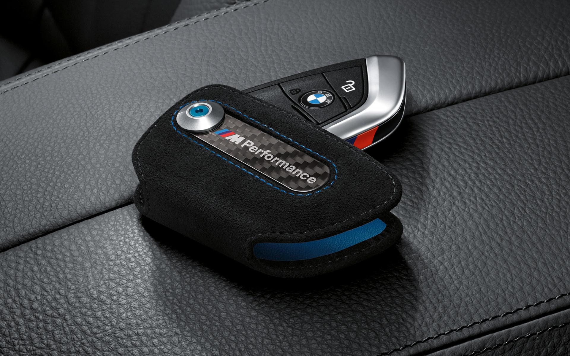 Protects and displays the racing sport passion BMW M Performance door key case out of Alcantara