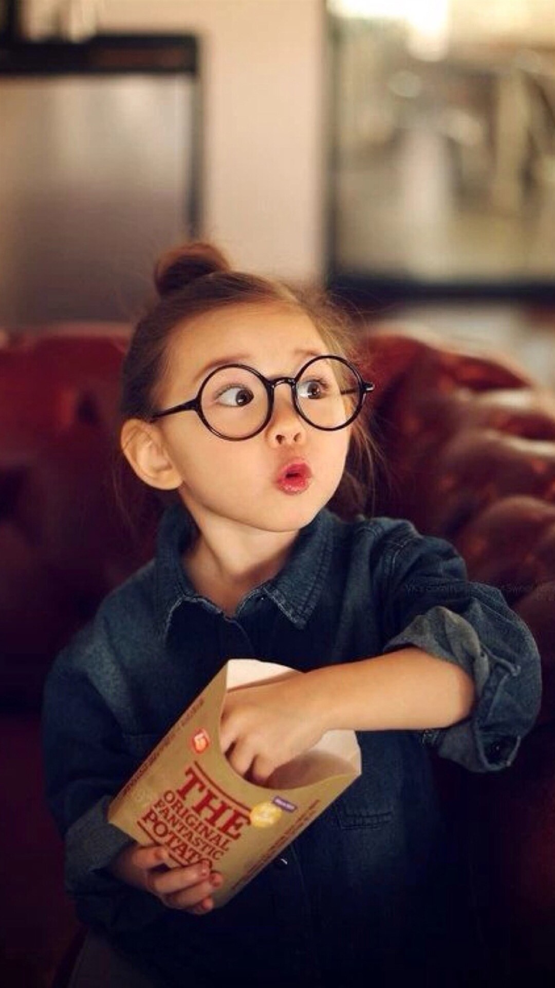 Cute Amazing Expression Little Girl #iPhone #plus #wallpaper