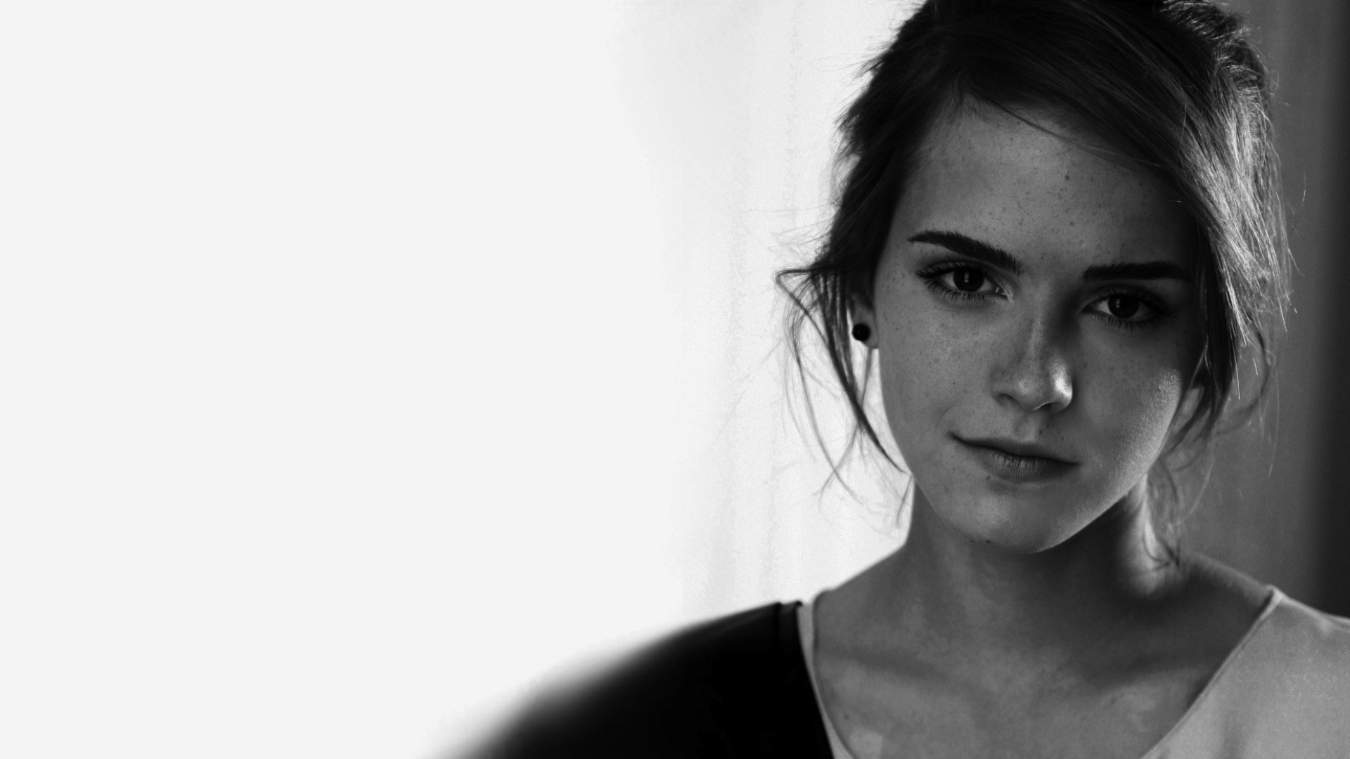 Preview wallpaper emma watson, brunette, eyes, face, black and white  1920×1080