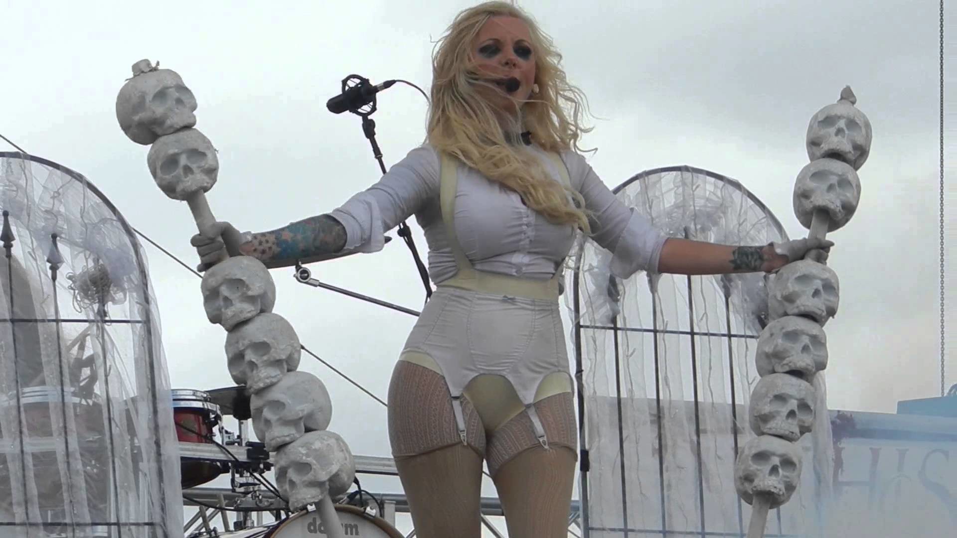 In This Moment performing "Adrenalize" LIVE at Carolina Rebellion 2013 –  YouTube