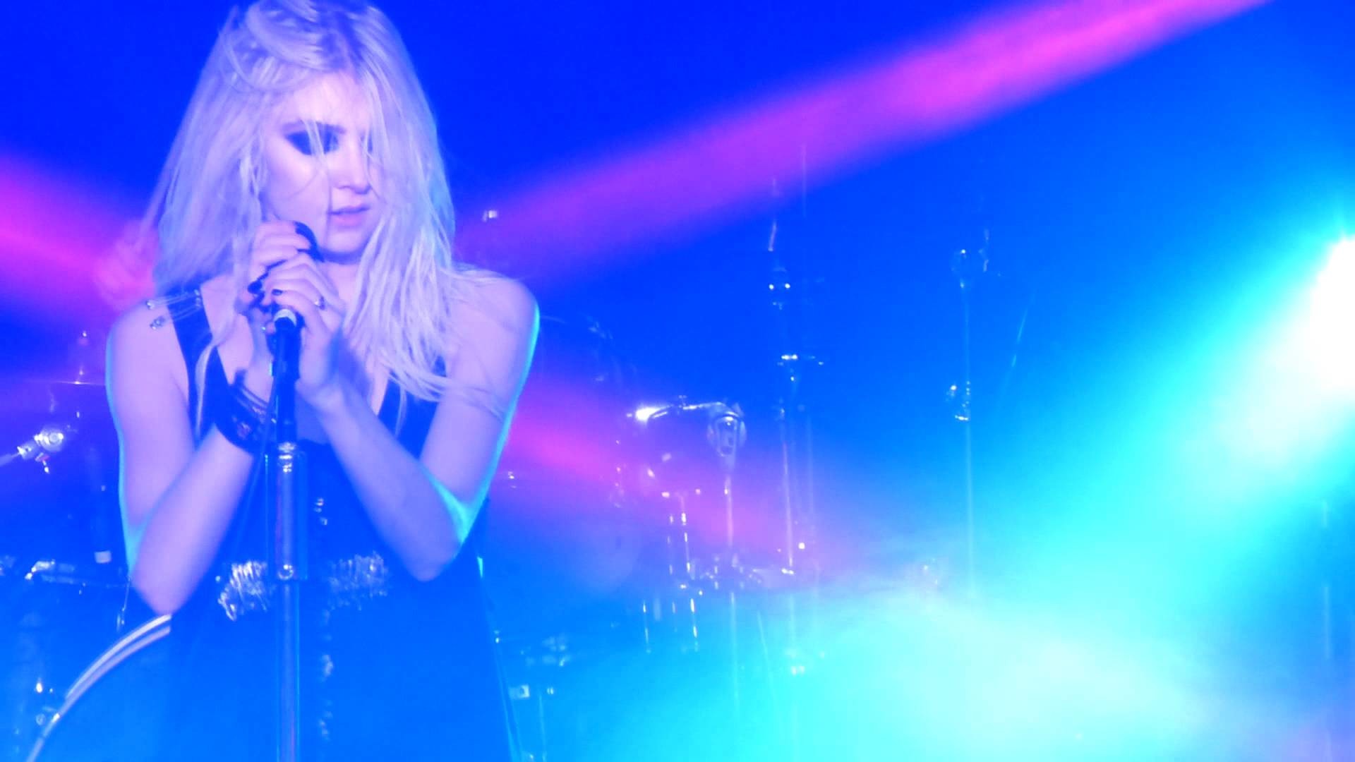 The Pretty Reckless Taylor Momsen – Going to Hell Live – Seattle, WA 10 15 2013 – YouTube