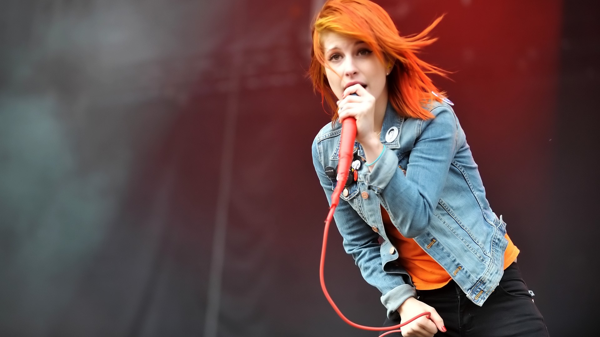 Preview wallpaper paramore, show, scene, hair, micrphone 1920×1080