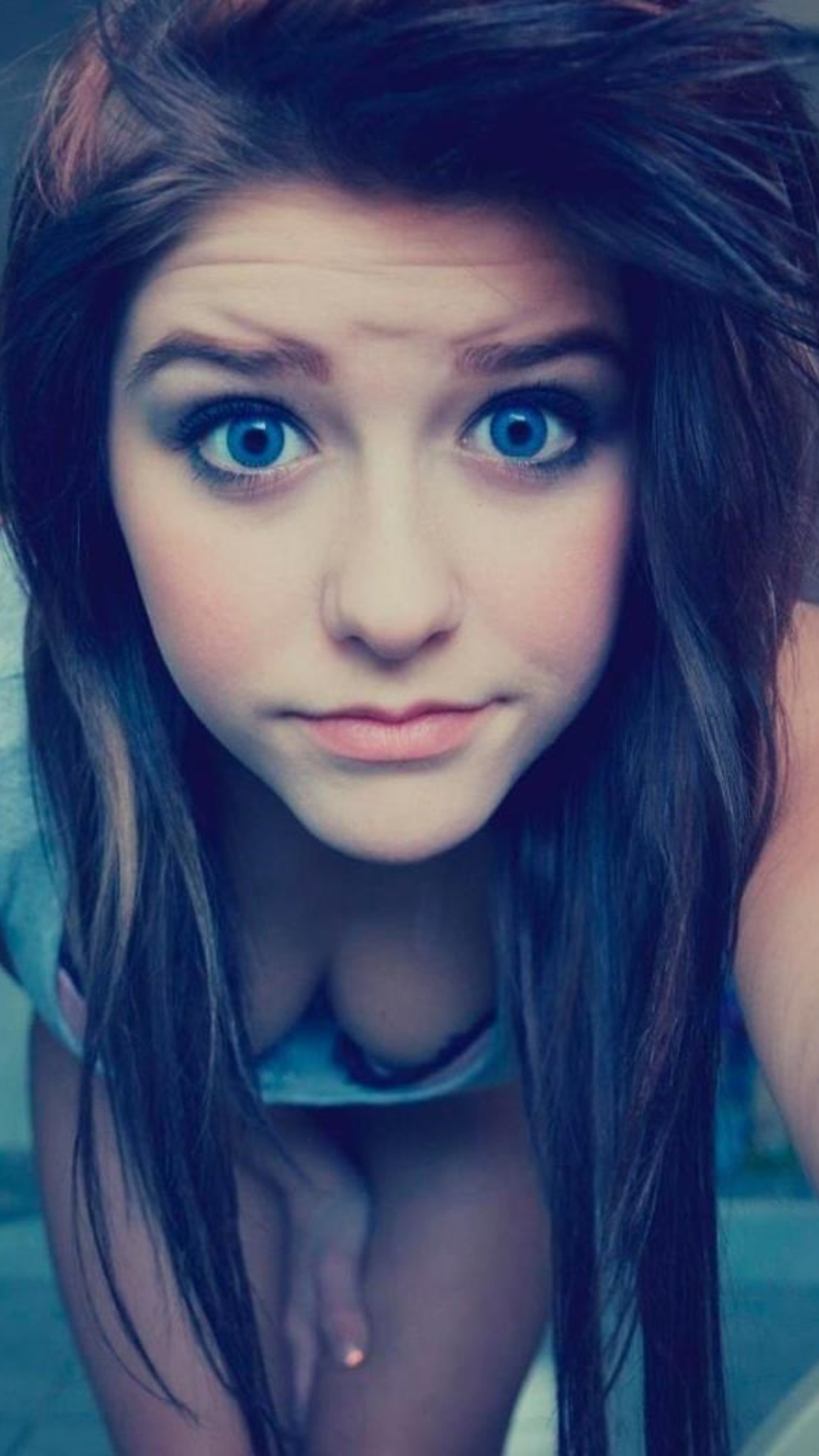 Blue eyes cute teen girl on