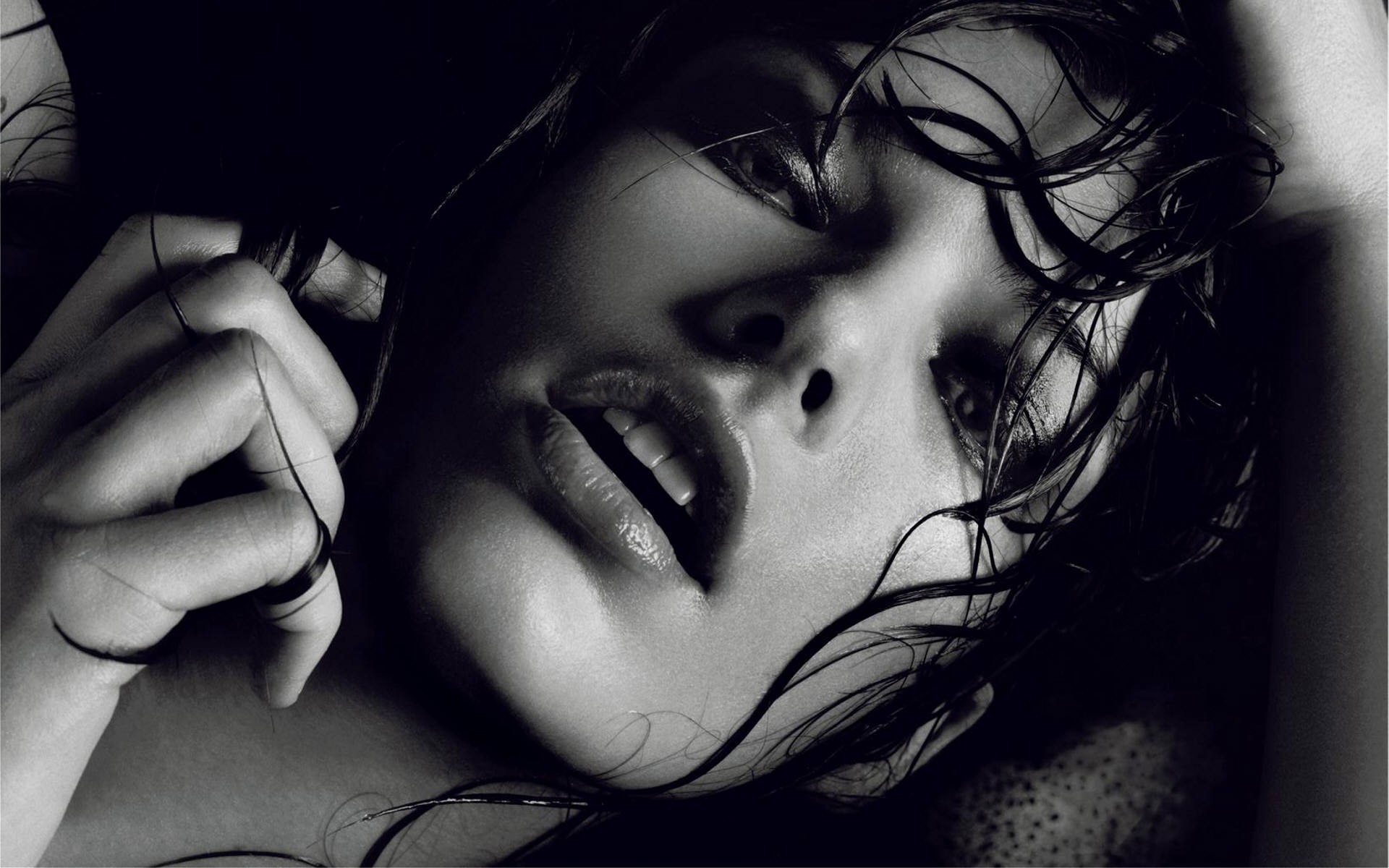 Milla Jovovich Gorgeous Face wallpaper