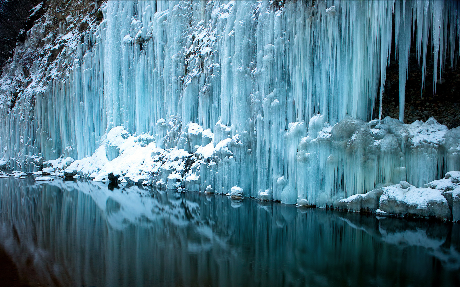 Shirakawa icicles, Japan