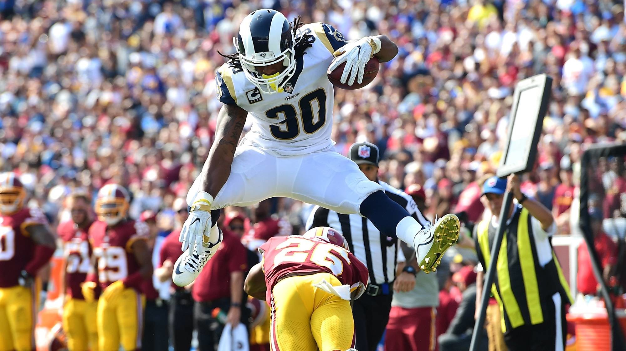 Rams Todd Gurley still has some Todd Gurley moves. .2000 x 1124 px