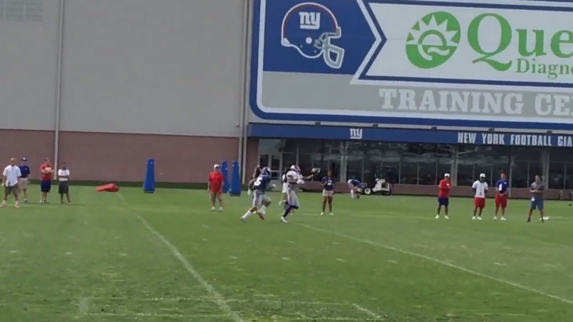 Odell Beckham Jr. is back making one handed catches at Giants camp NFL Sporting News