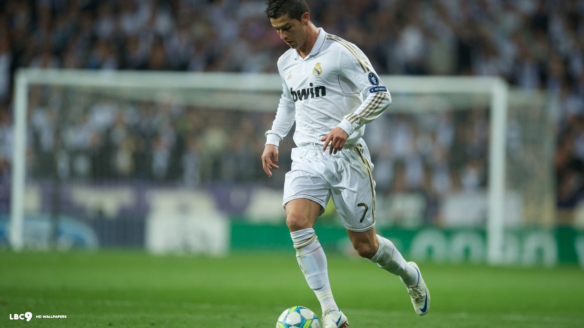 Cristiano Ronaldo hình nền 1080p - Tận hưởng mọi chi tiết về cầu thủ huyền thoại này trong độ phân giải cao với hình nền 1080p của Cristiano Ronaldo. Hình nền này sẽ làm bạn phấn khích với mọi chuyển động đầy uyển chuyển của CR
