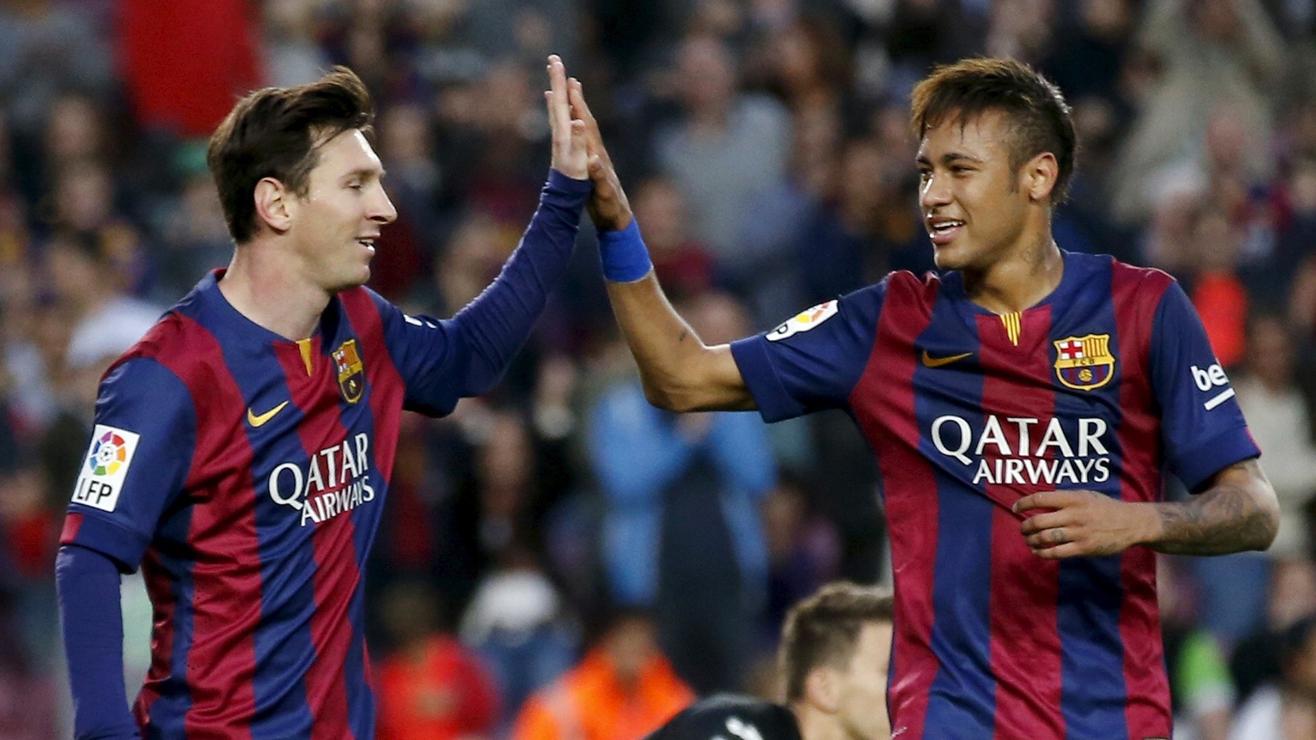 Hãy để hình ảnh Barcelona Lionel Messi và Neymar đem tới niềm vui cho trái tim bạn. Hình nền này sẽ đưa bạn đến với cảm giác thăng hoa khi mỗi lần hiện ra trên màn hình điện thoại. Hãy cùng đón chào bộ sưu tập hình nền đầy đủ của các ngôi sao Barca nhé.