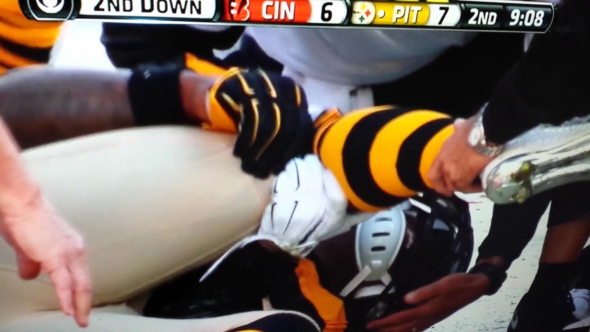 LeVeon Bell Ugly Knee Injury vs Bengals 11 1 2015 week 8 VIDEO – YouTube