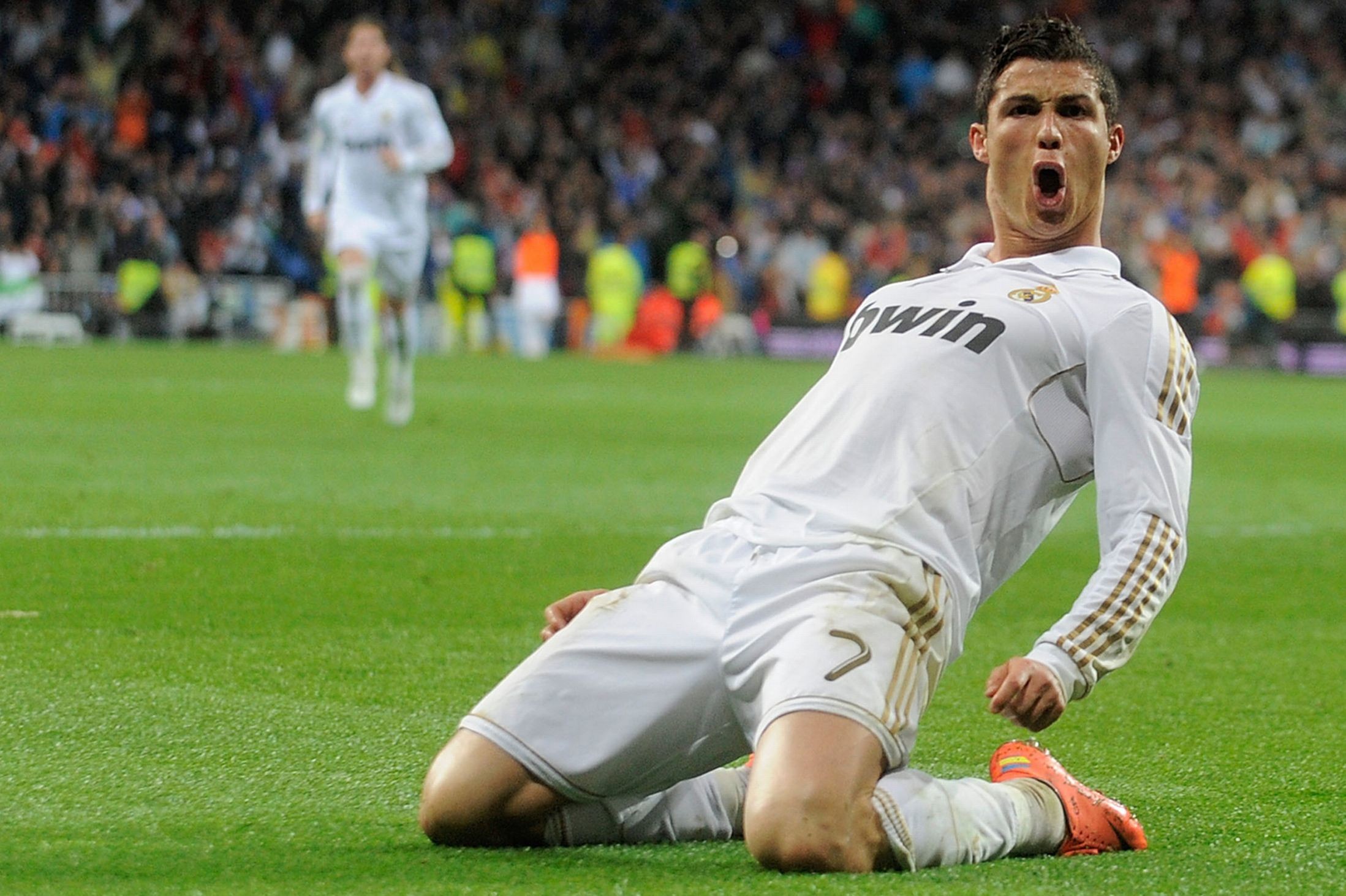 'Yo aqui, yo aqui': Watch Cristiano Ronaldo put pay to rumours linking him  with Manchester United return