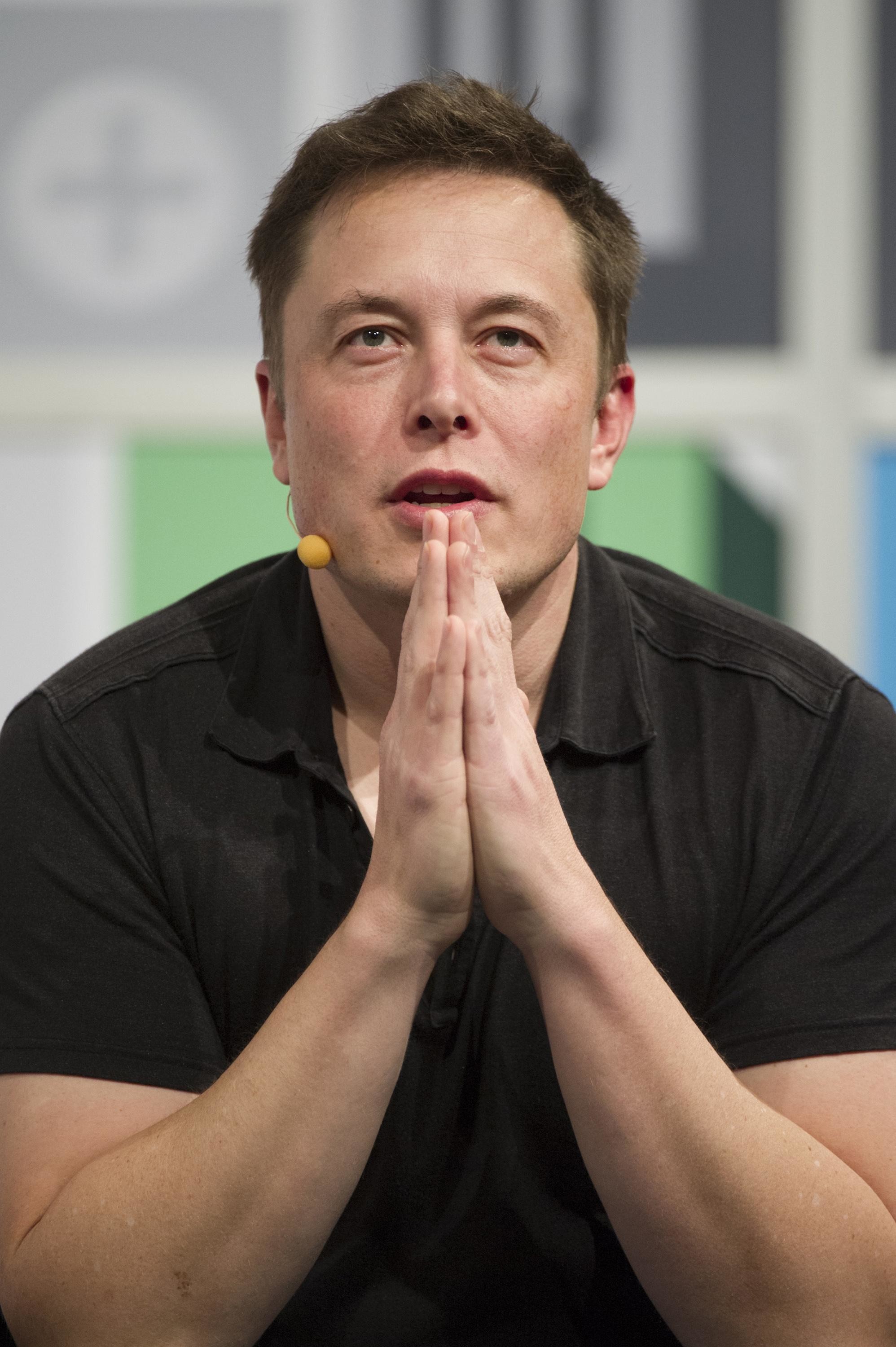 Teslas Musk outlines vision for futuristic Hyperloop transport system