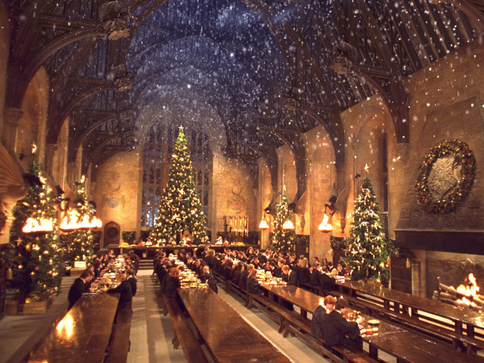 Have a Candlelit Christmas Dinner at Harry Potter's Hogwarts – CondÃ© Nast  Traveler