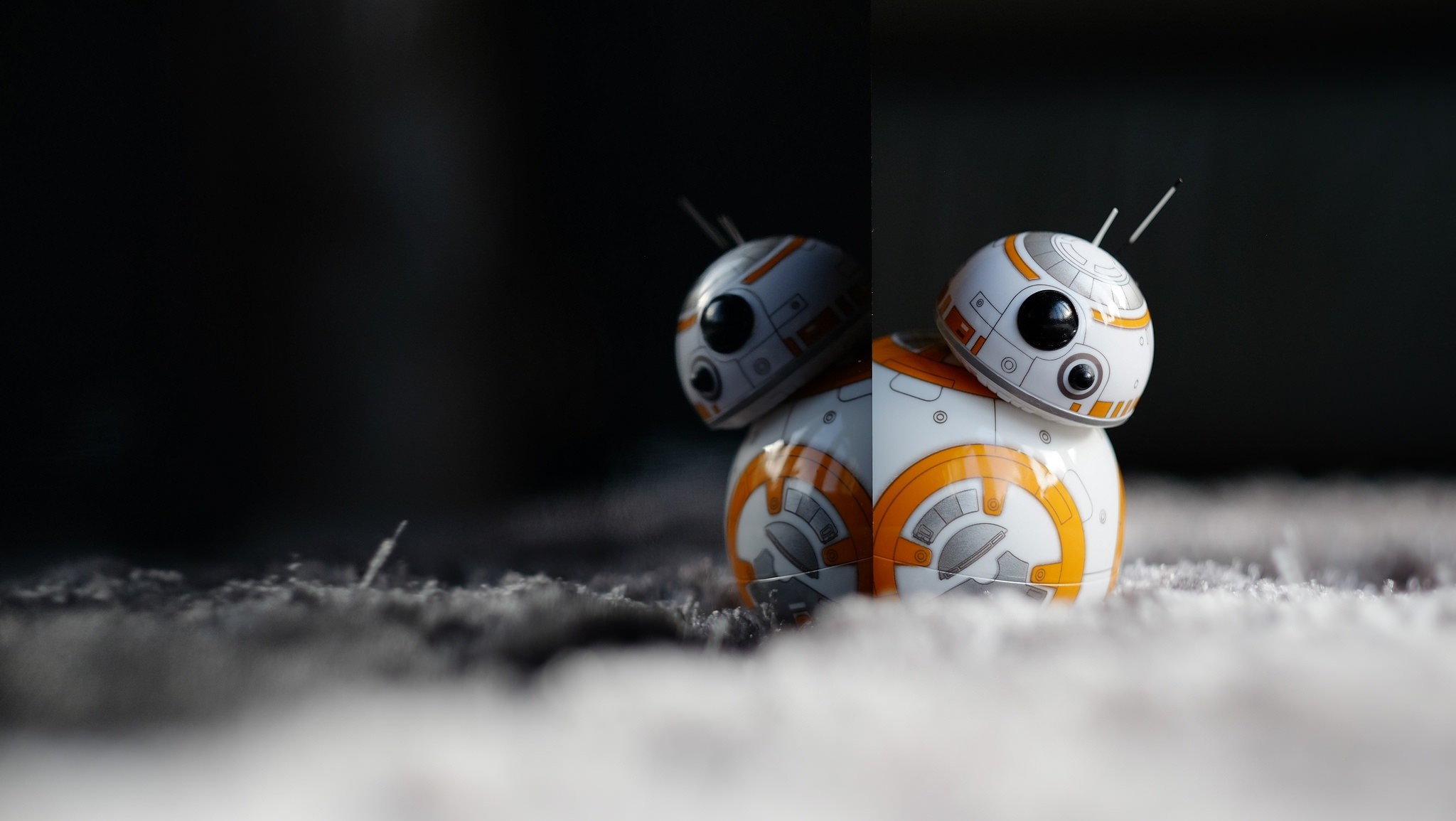Man Made – Toy Reflection Star Wars BB-8 Droid Wallpaper