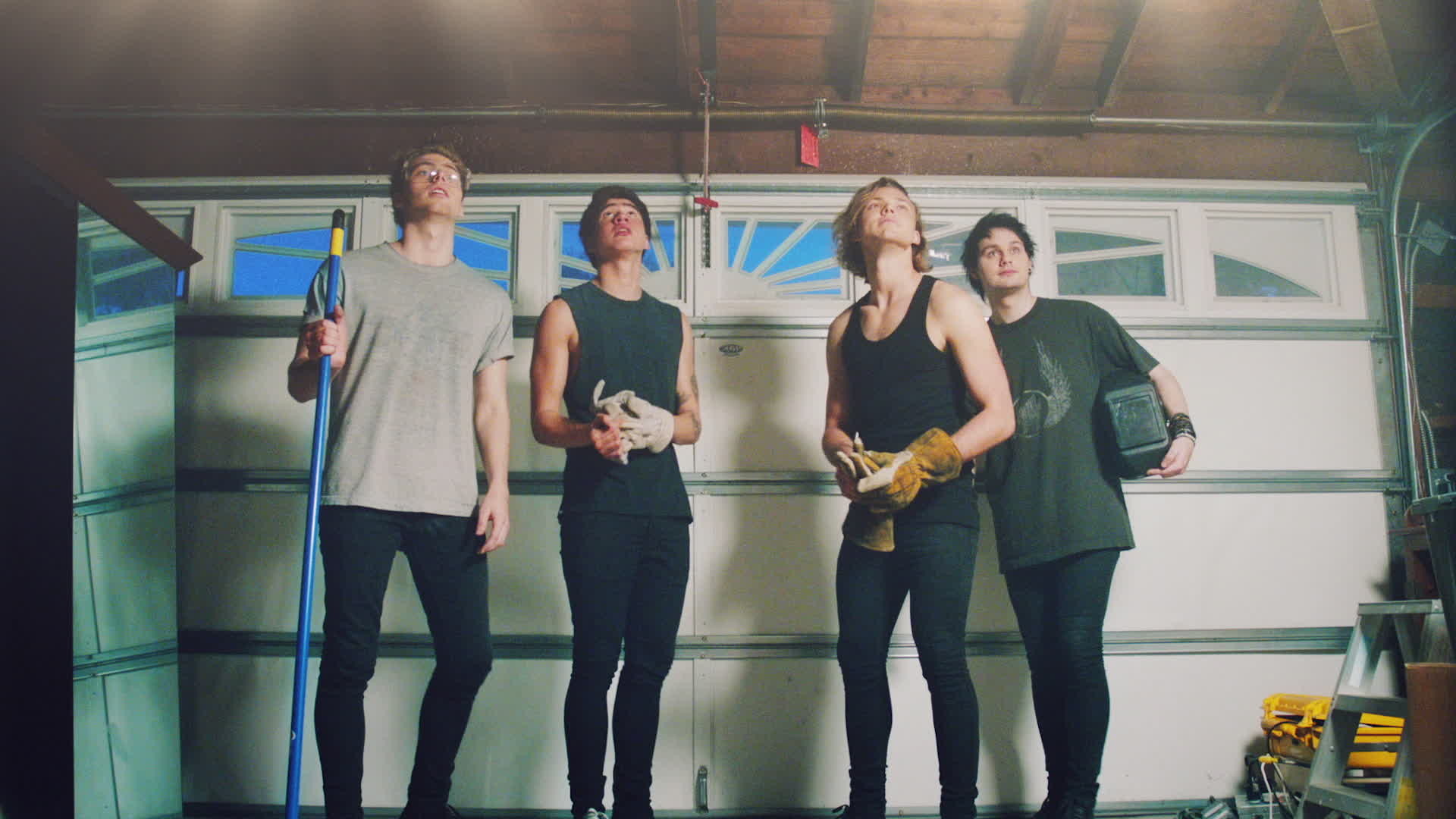 5 Seconds of Summer – She's Kinda Hot Video