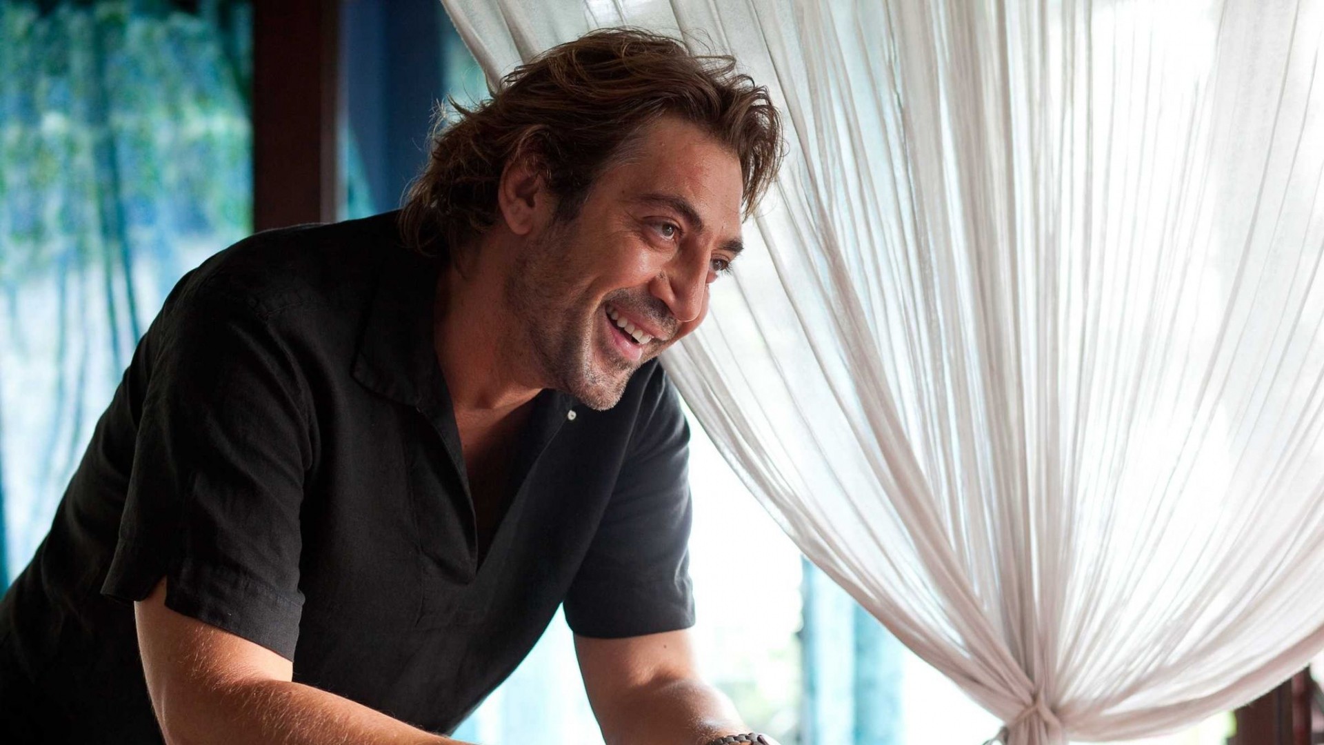 Javier bardem smile curly t shirt actor