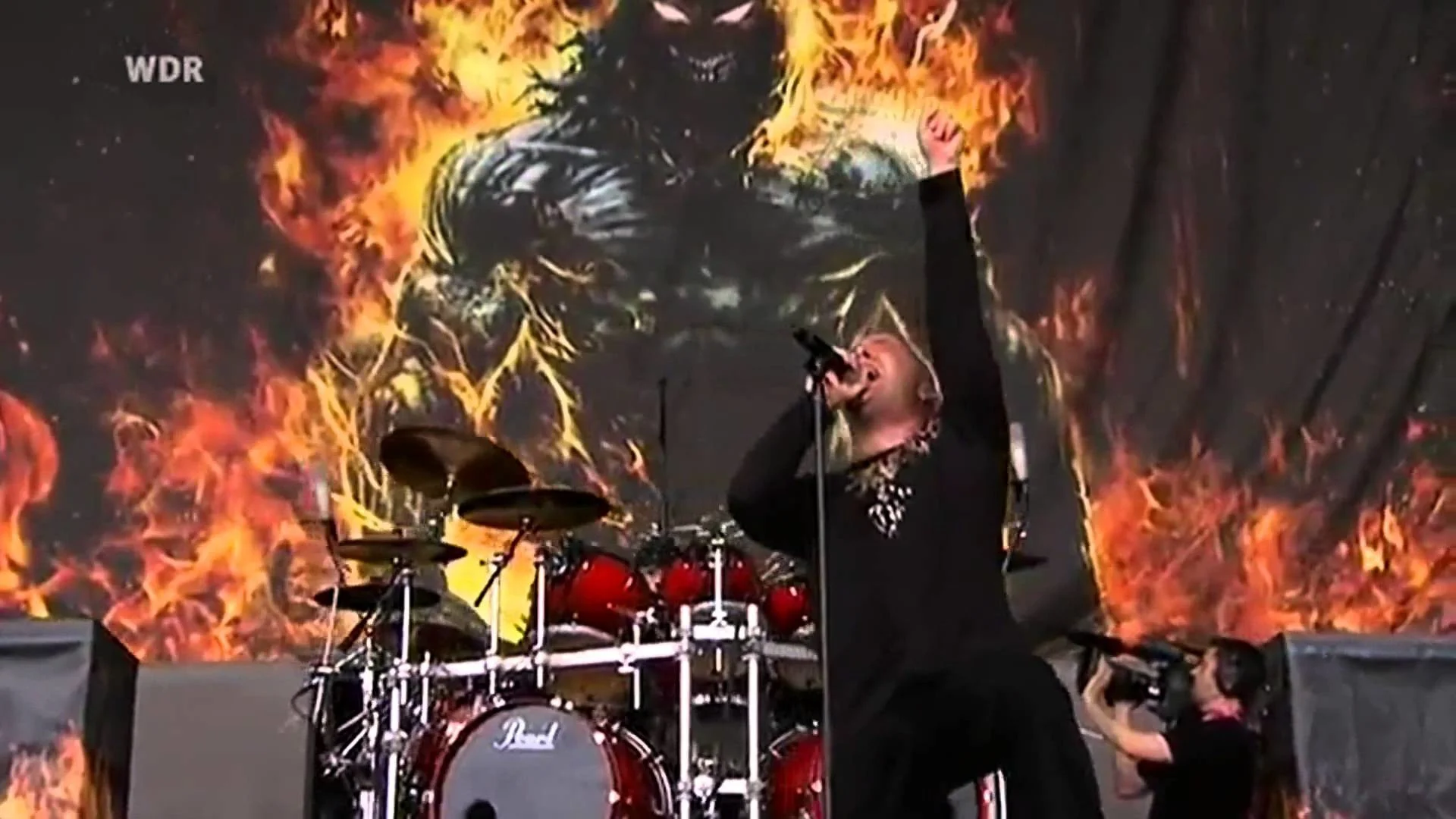 Disturbed – Inside The Fire Live Rock Am Ring 2008 Full HD 1080p – YouTube