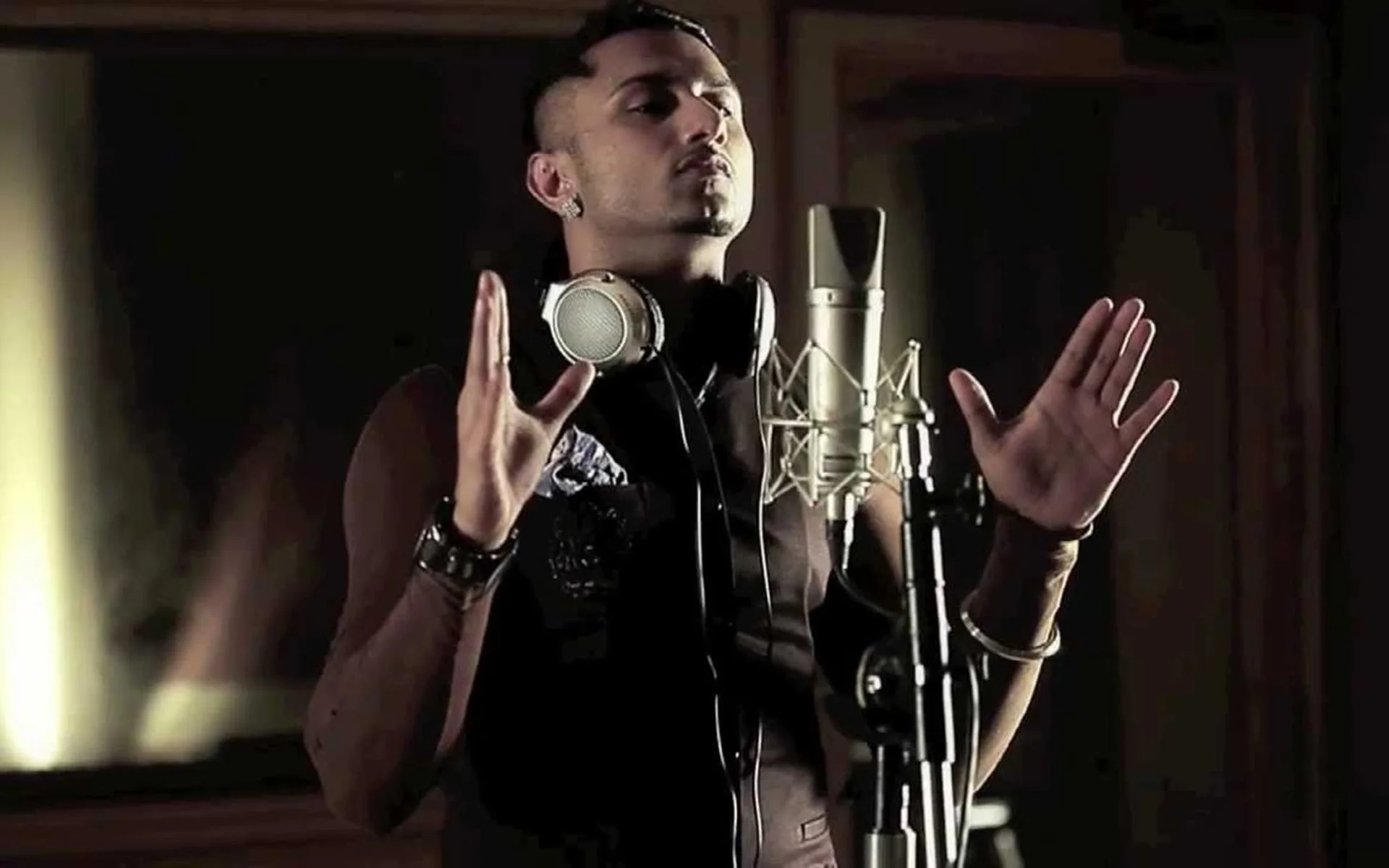 Honey Singh In Recording Studio HD Wallpaper #01948