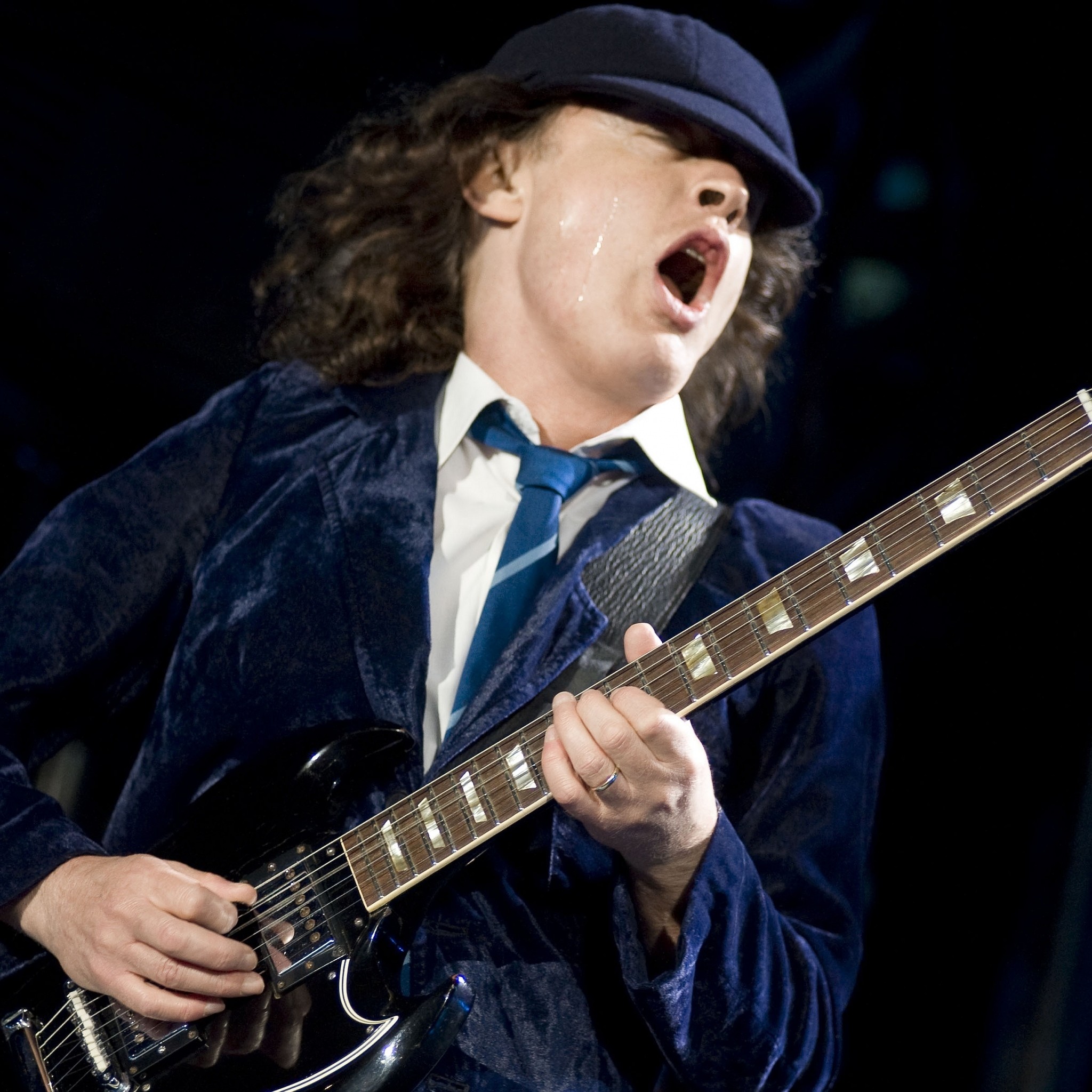Preview wallpaper ac dc, angus young, guitarist, performance 2048×2048