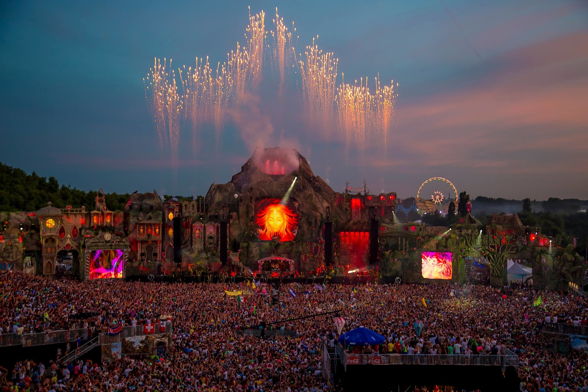 EDM stage design – Tomorrowland 2013 daytime