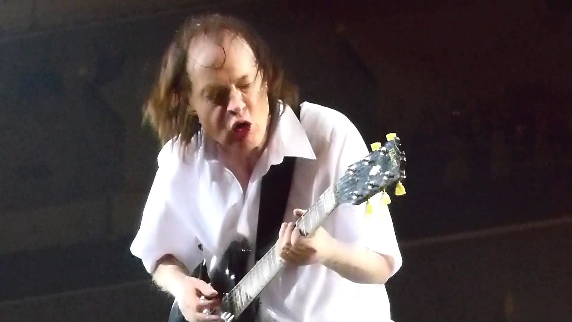AC / DC, Chicago, 2 / 17 / 16, Angus Young guitar solo, part 1