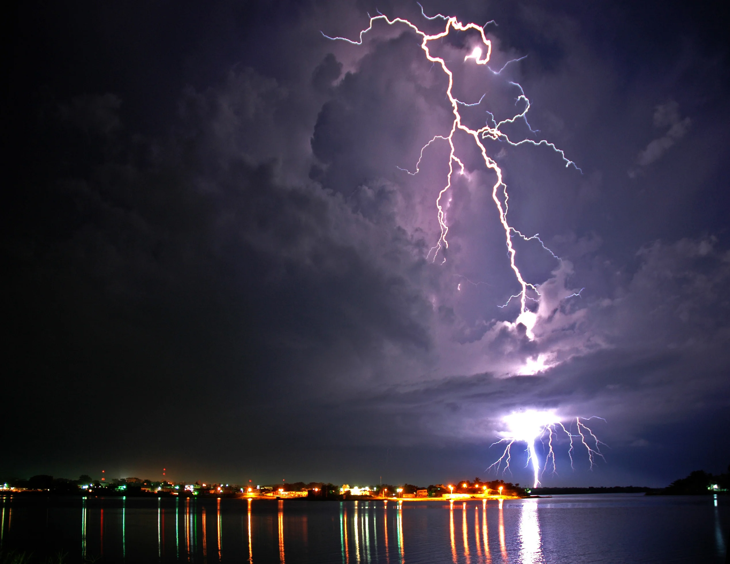Home Phenomena Lightning Lightning Storm Wallpaper