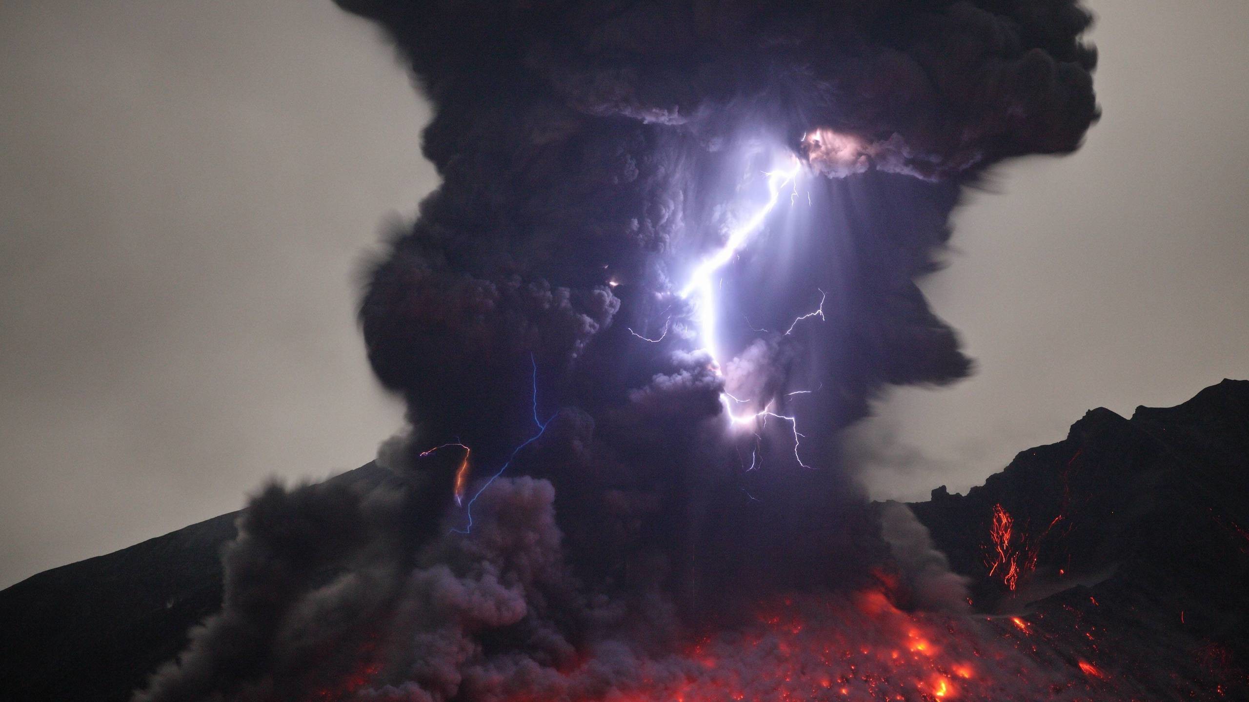 Volcanic Lightning in Kyushu aka the Dirty Thunderstorm