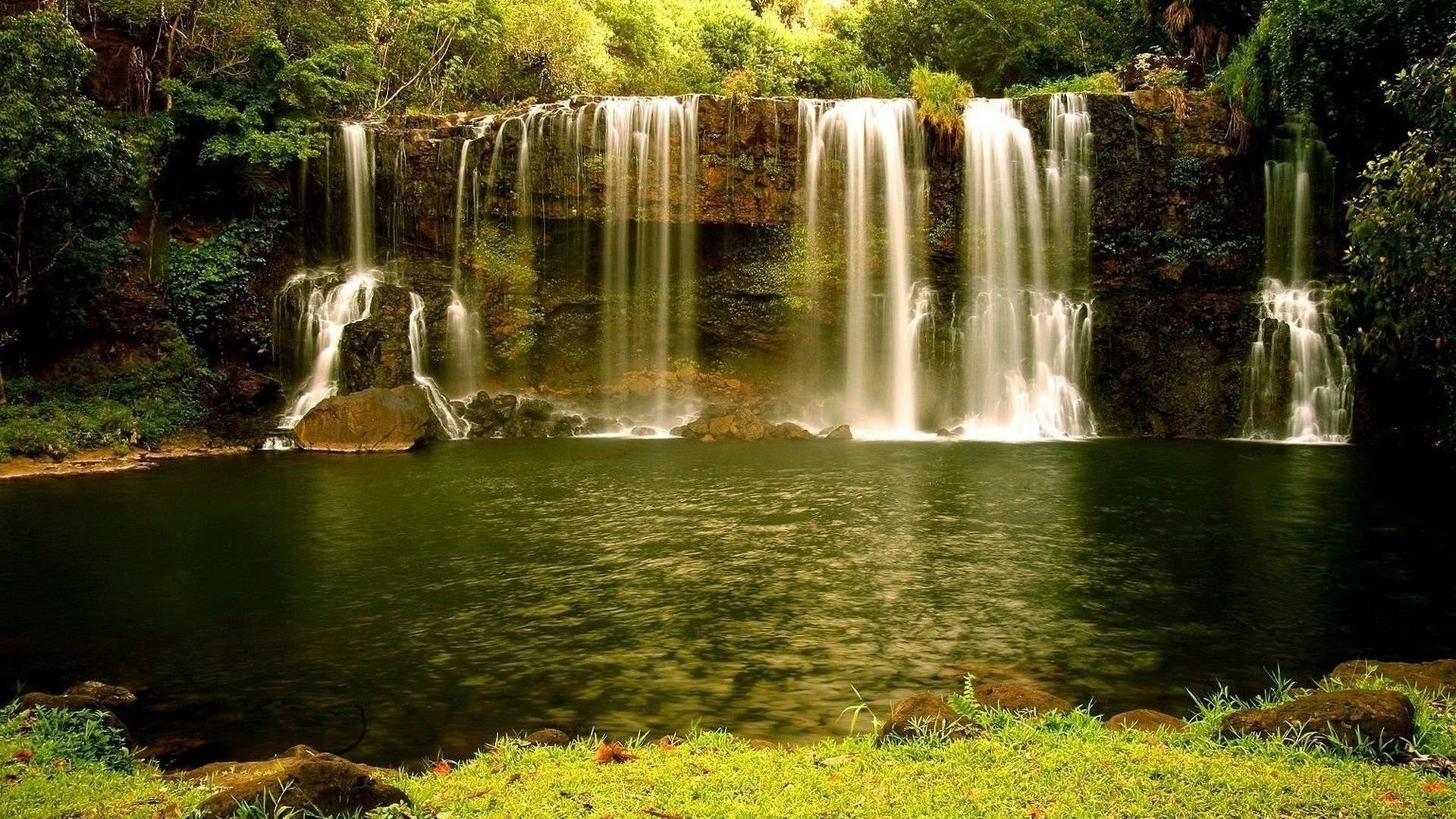 hd-wallpaper-beautiful-natural-waterfall