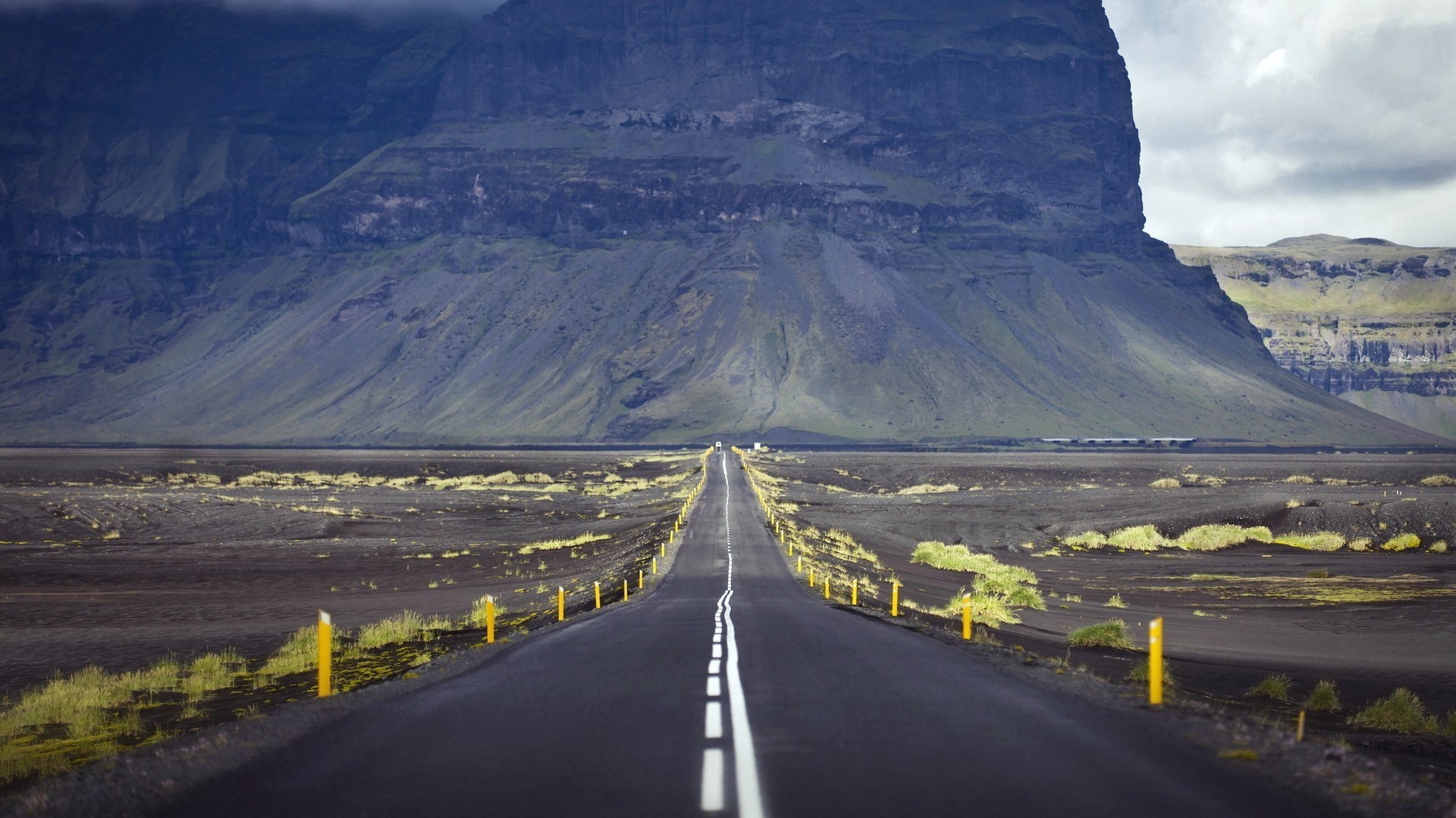 Road, Alone, Mountains, Photography, Landscape, Yellow, Iceland Wallpapers HD / Desktop and Mobile Backgrounds
