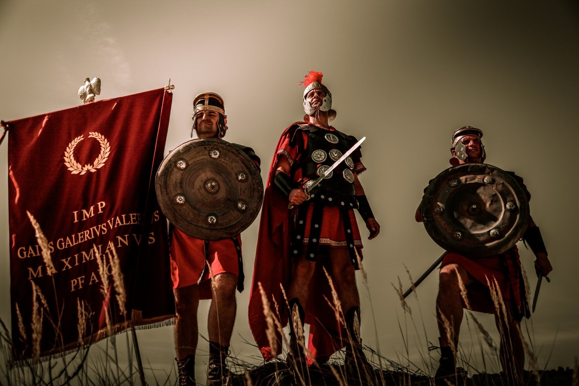 Warriors legion armour weapon rome standart