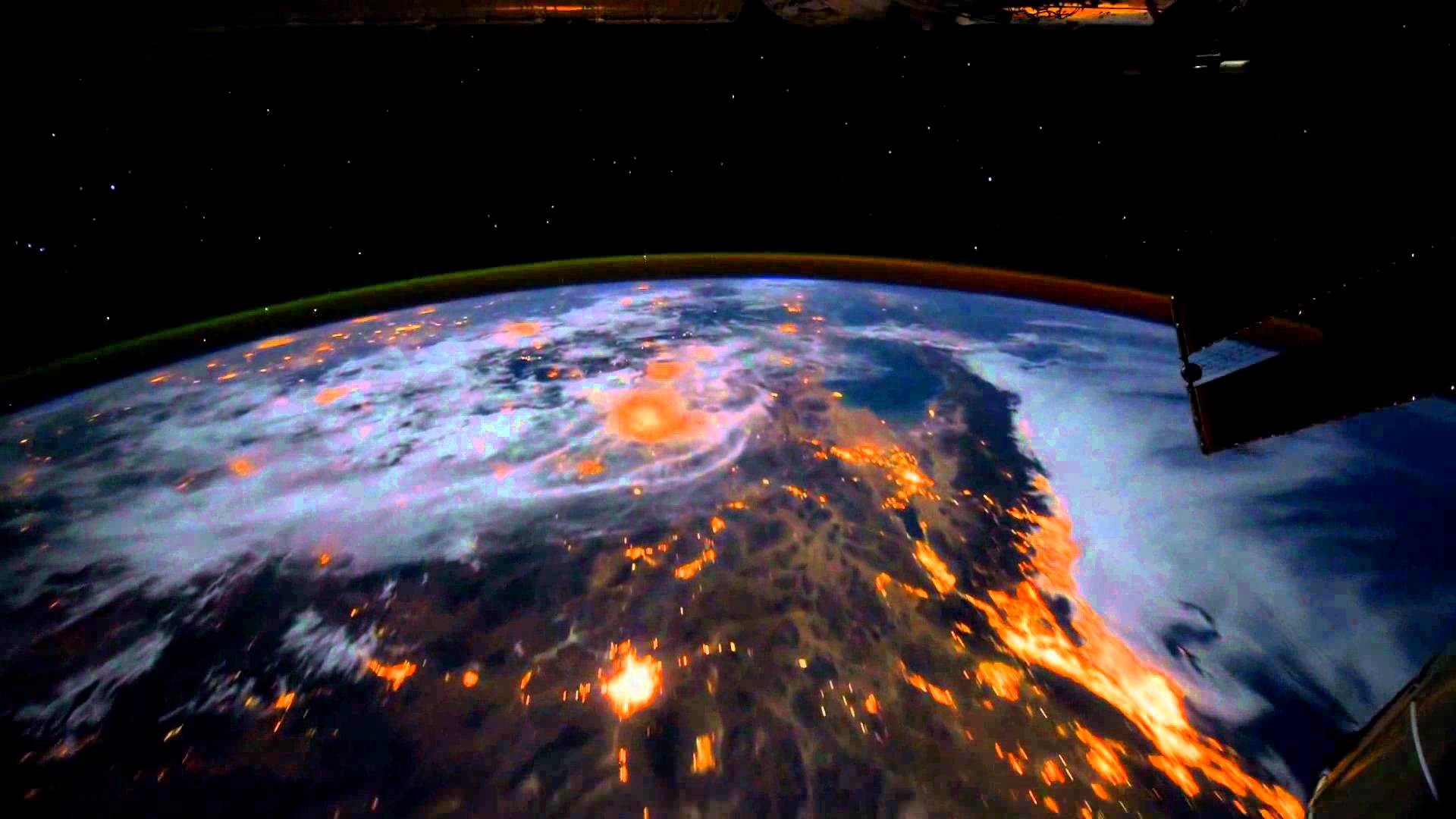 Dreamscene Animated Wallpaper – Earth View from the ISS – YouTube