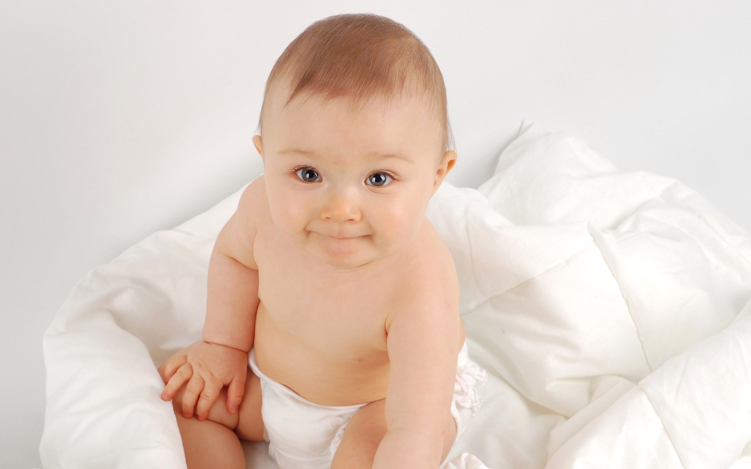 Baby cute on bed image wallpaper