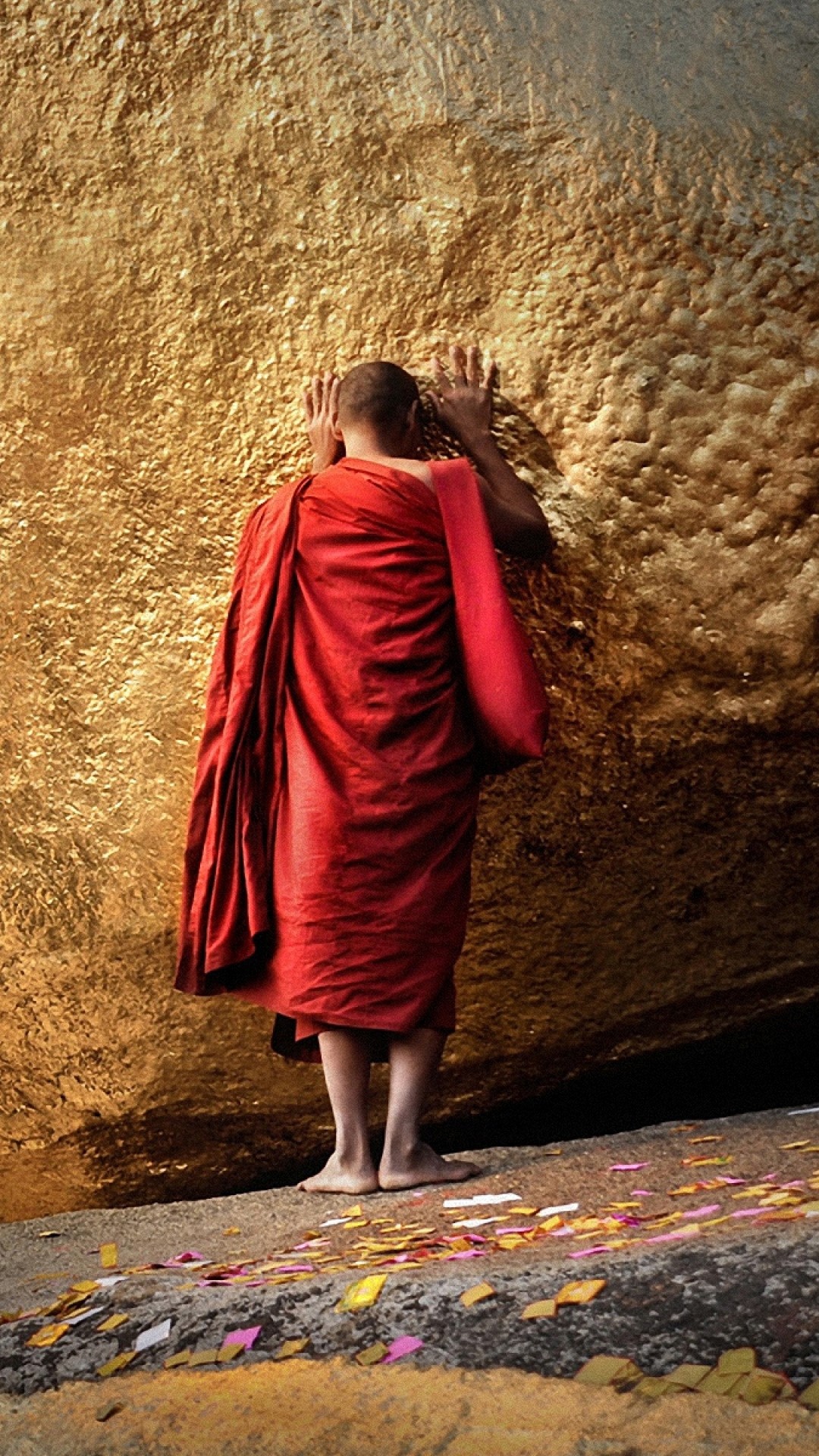 Preview wallpaper buddha, chayttiyo pagoda, golden hill, monk, burma, myanmar 1080×1920