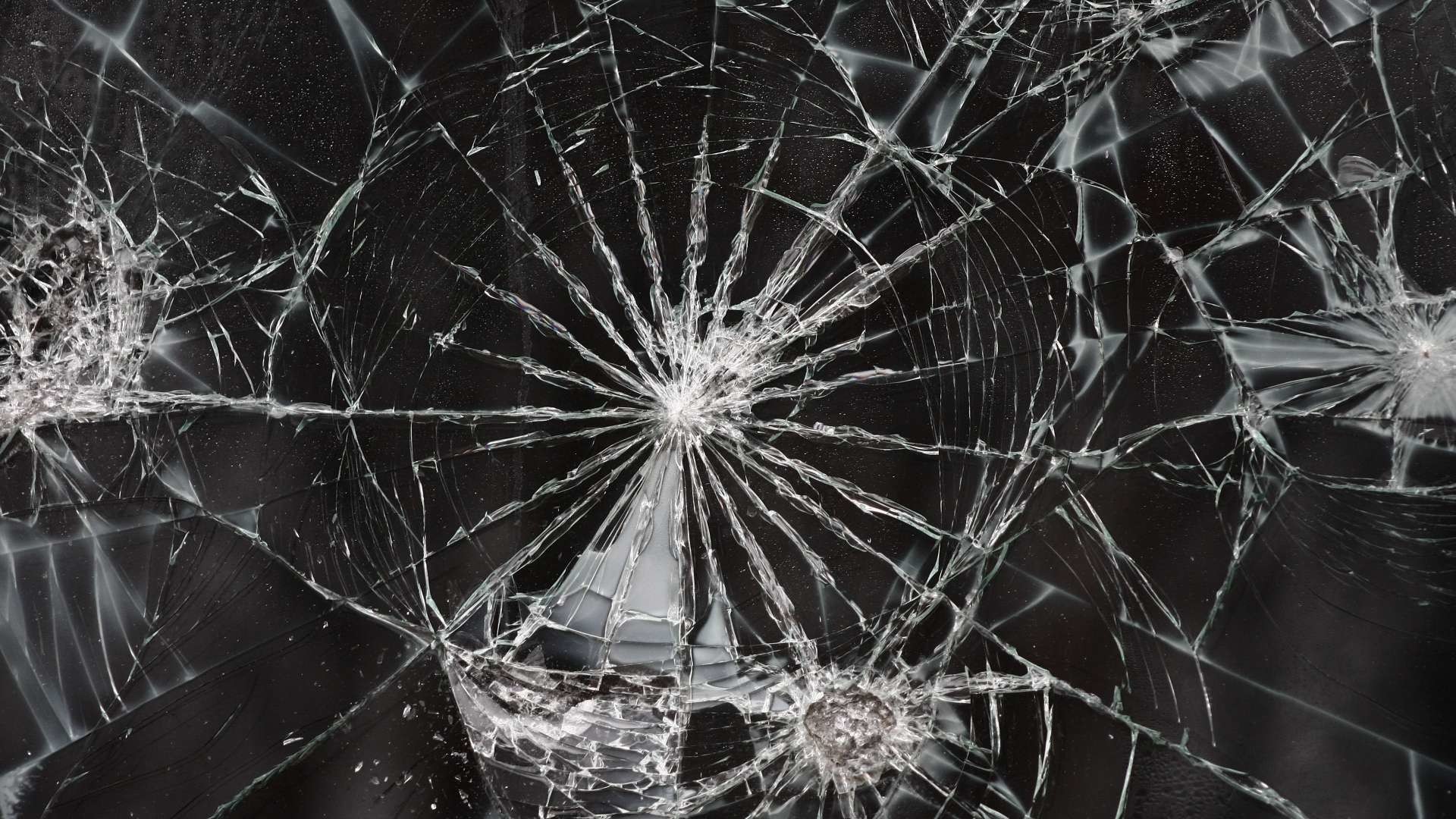 Re Wallpapers Of Cracked Phone Screen You Ca Use To Prank Someone by Joel3m 329pm On Sep 26, 2016
