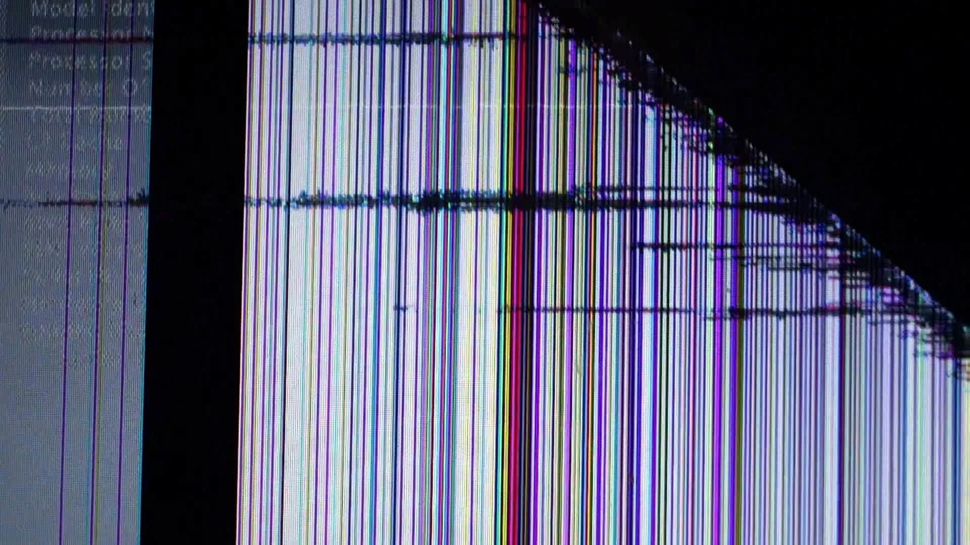 Горизонтальные линии на экране. Сломанный экран. Разноцветные полосы. Разбитый монитор. Разбитая матрица.
